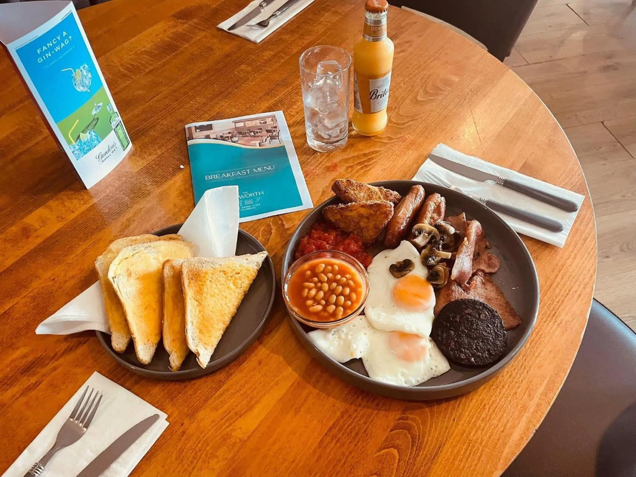 Breakfast in Minworth Lodge