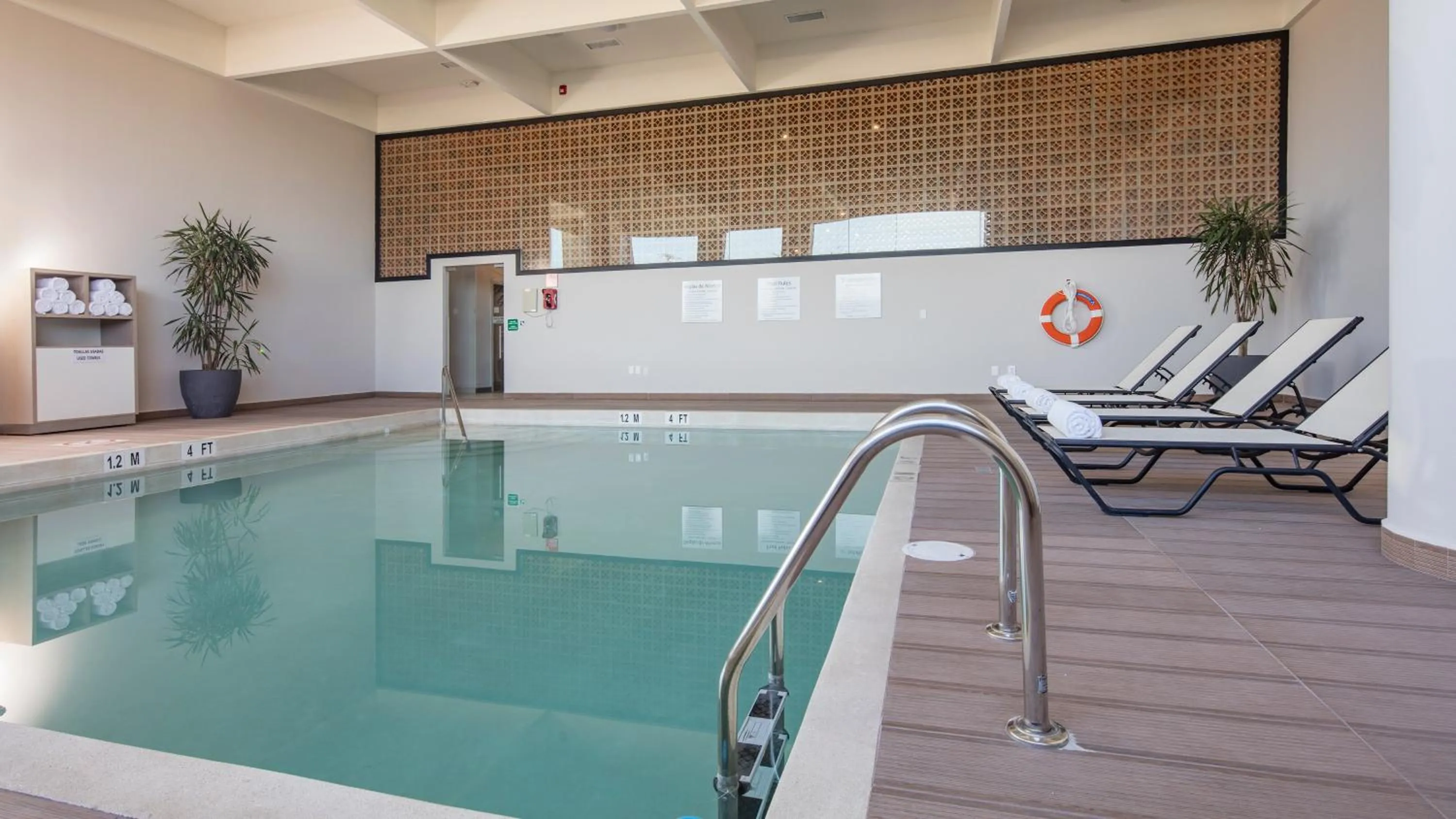 Swimming pool in Holiday Inn & Suites - Aguascalientes by IHG