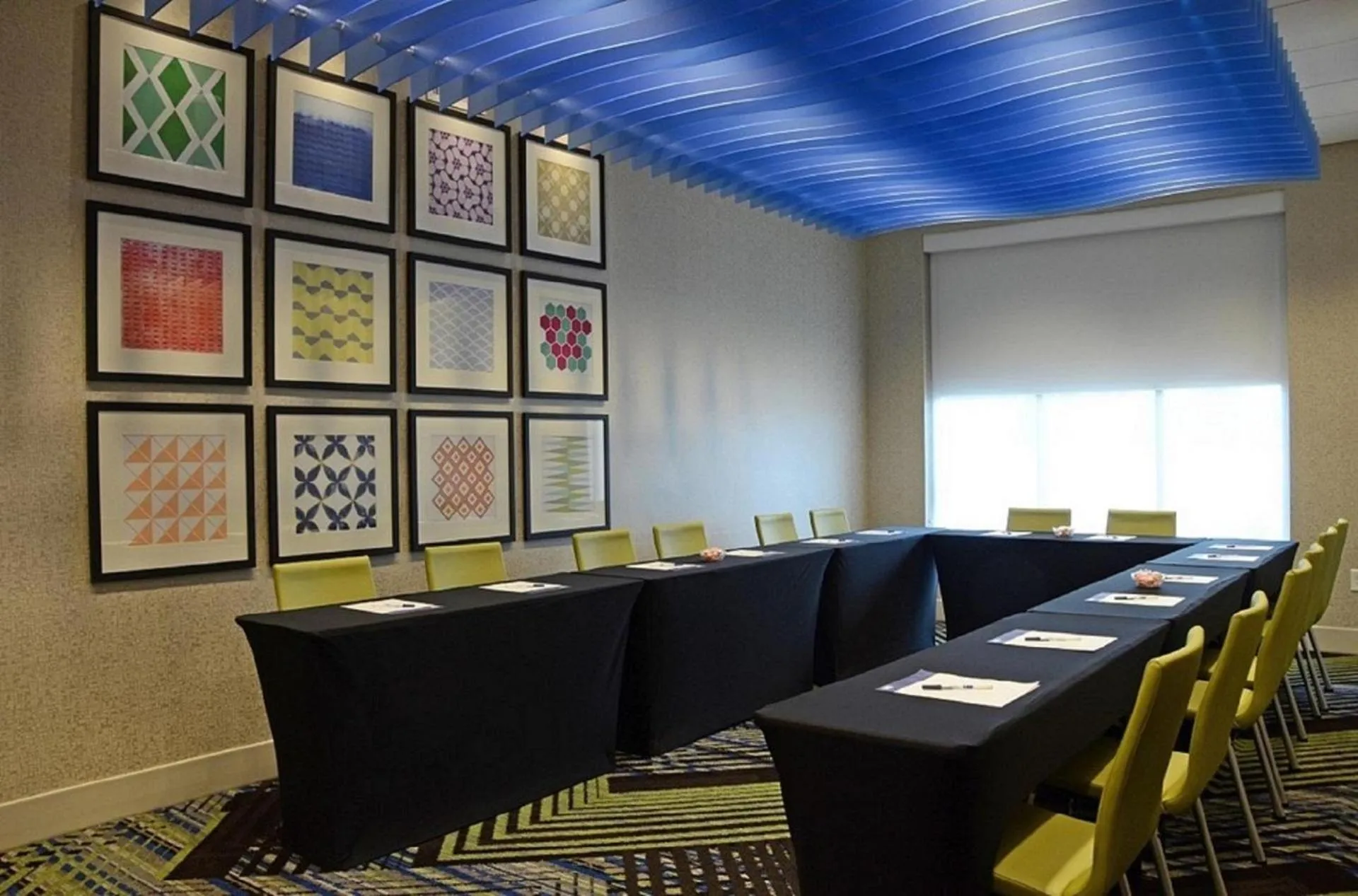 Meeting/conference room in Holiday Inn Express & Suites Franklin - Berry Farms by IHG