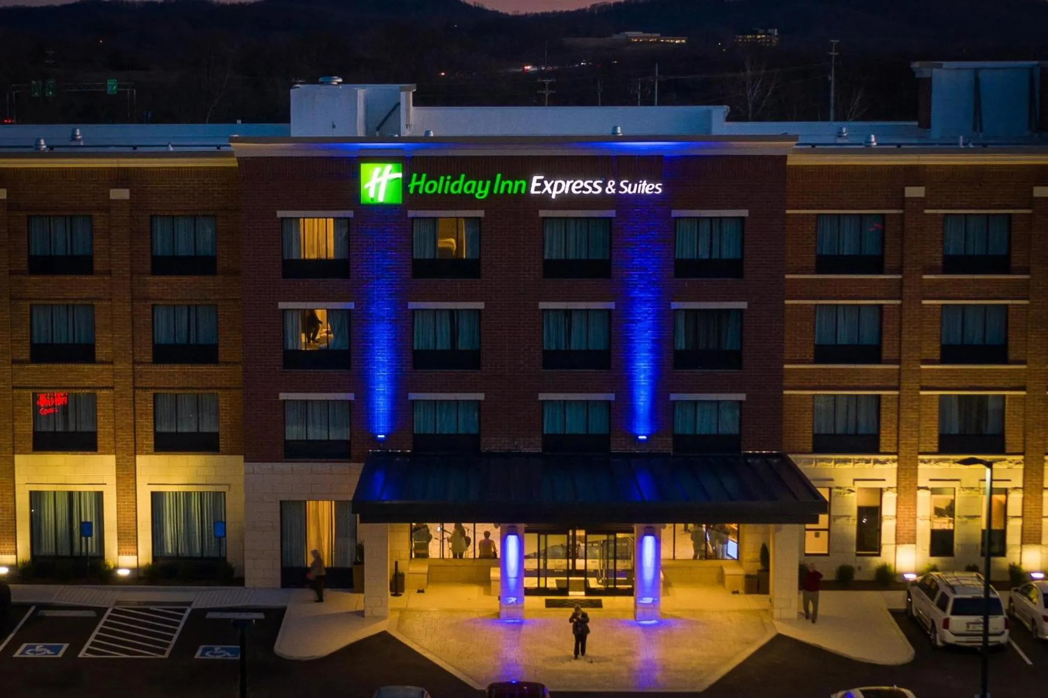 Property building in Holiday Inn Express & Suites Franklin - Berry Farms by IHG