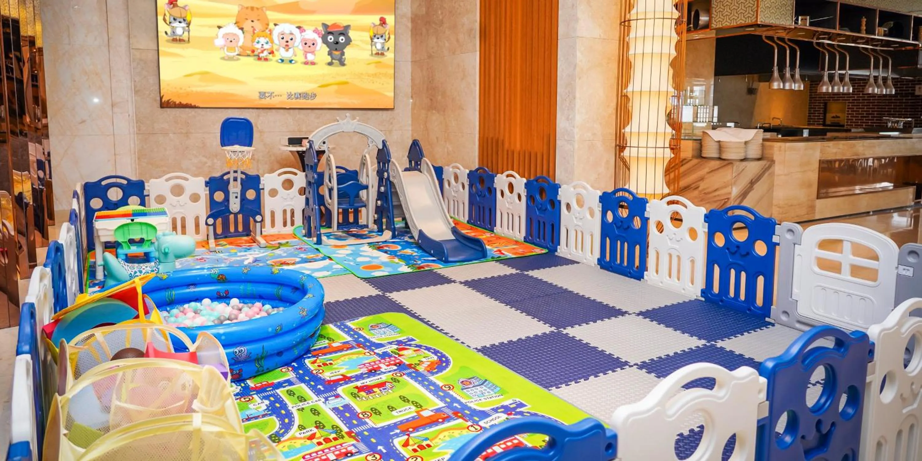 Fitness centre/facilities in Crowne Plaza Dalian Sports Center by IHG