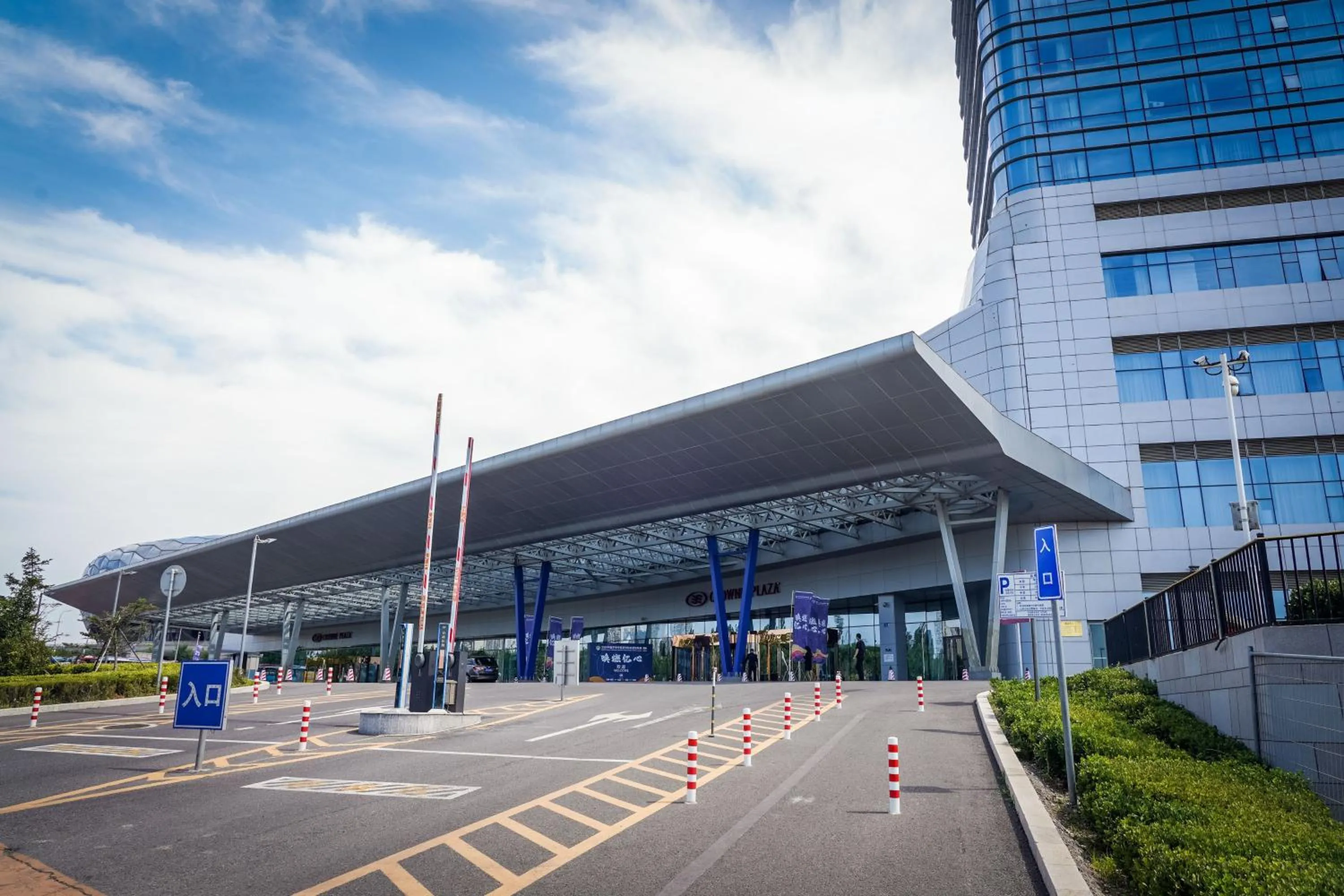 Property building in Crowne Plaza Dalian Sports Center by IHG
