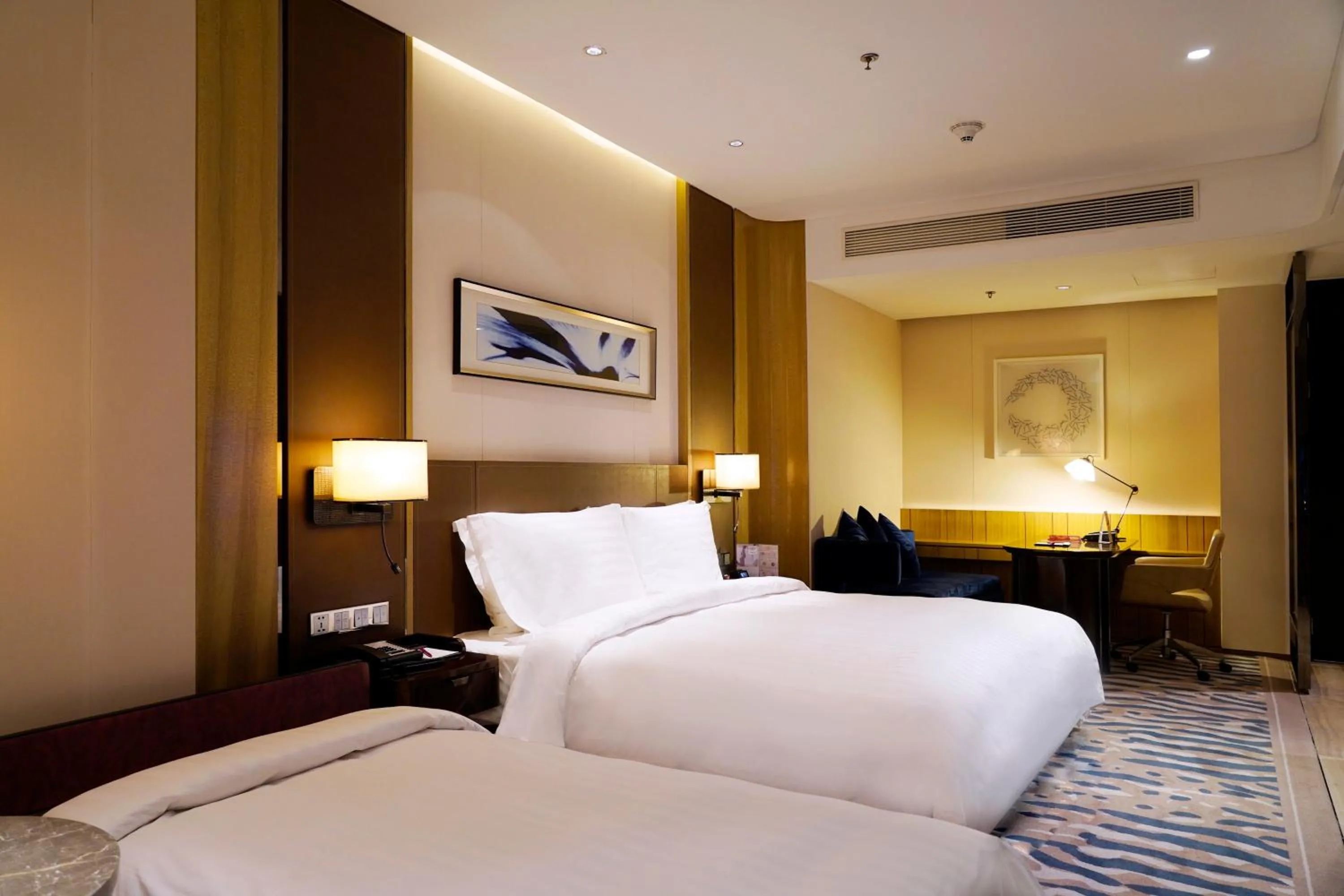 Photo of the whole room, Bed in Crowne Plaza Dalian Sports Center by IHG