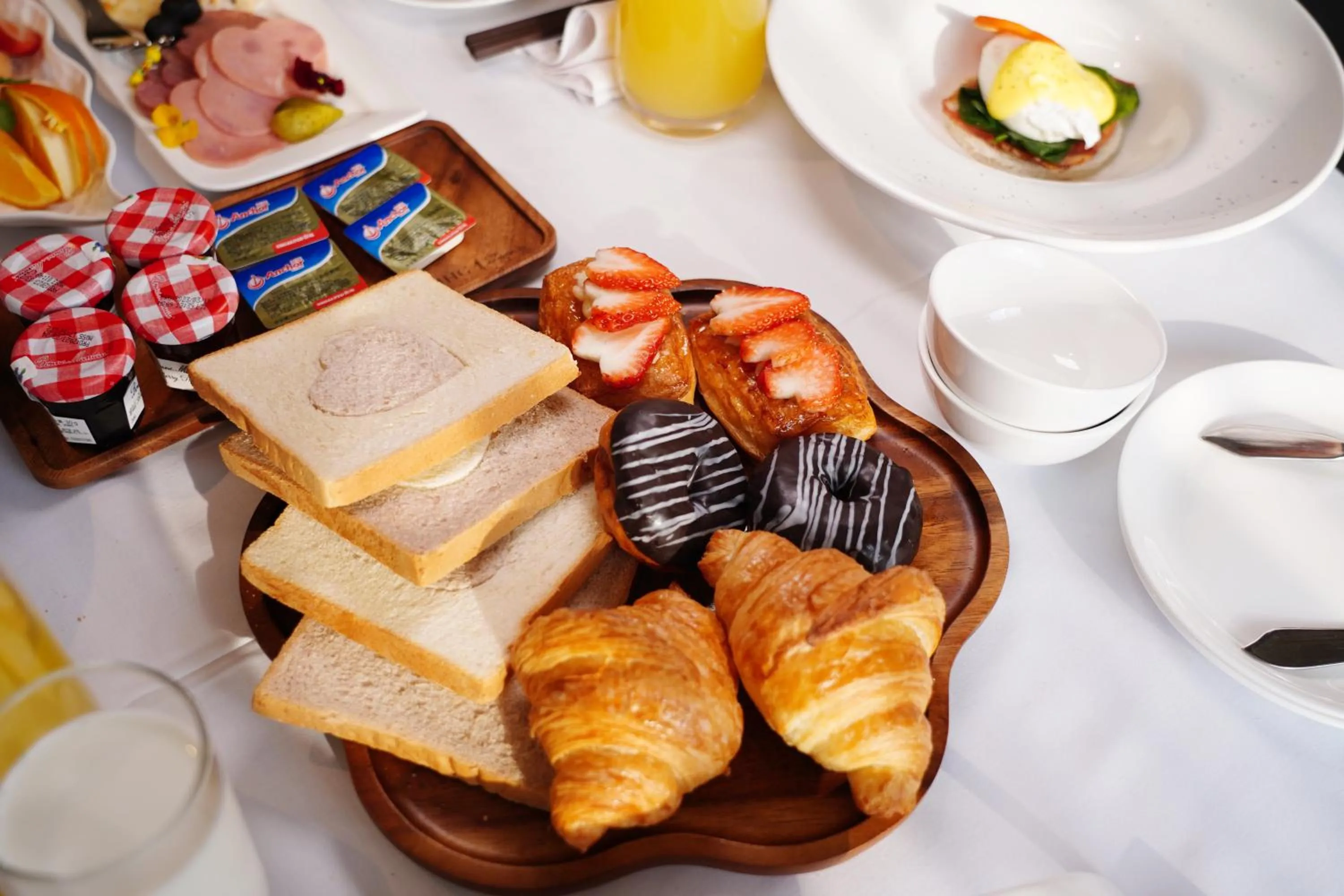 Bedroom in Crowne Plaza Dalian Sports Center by IHG