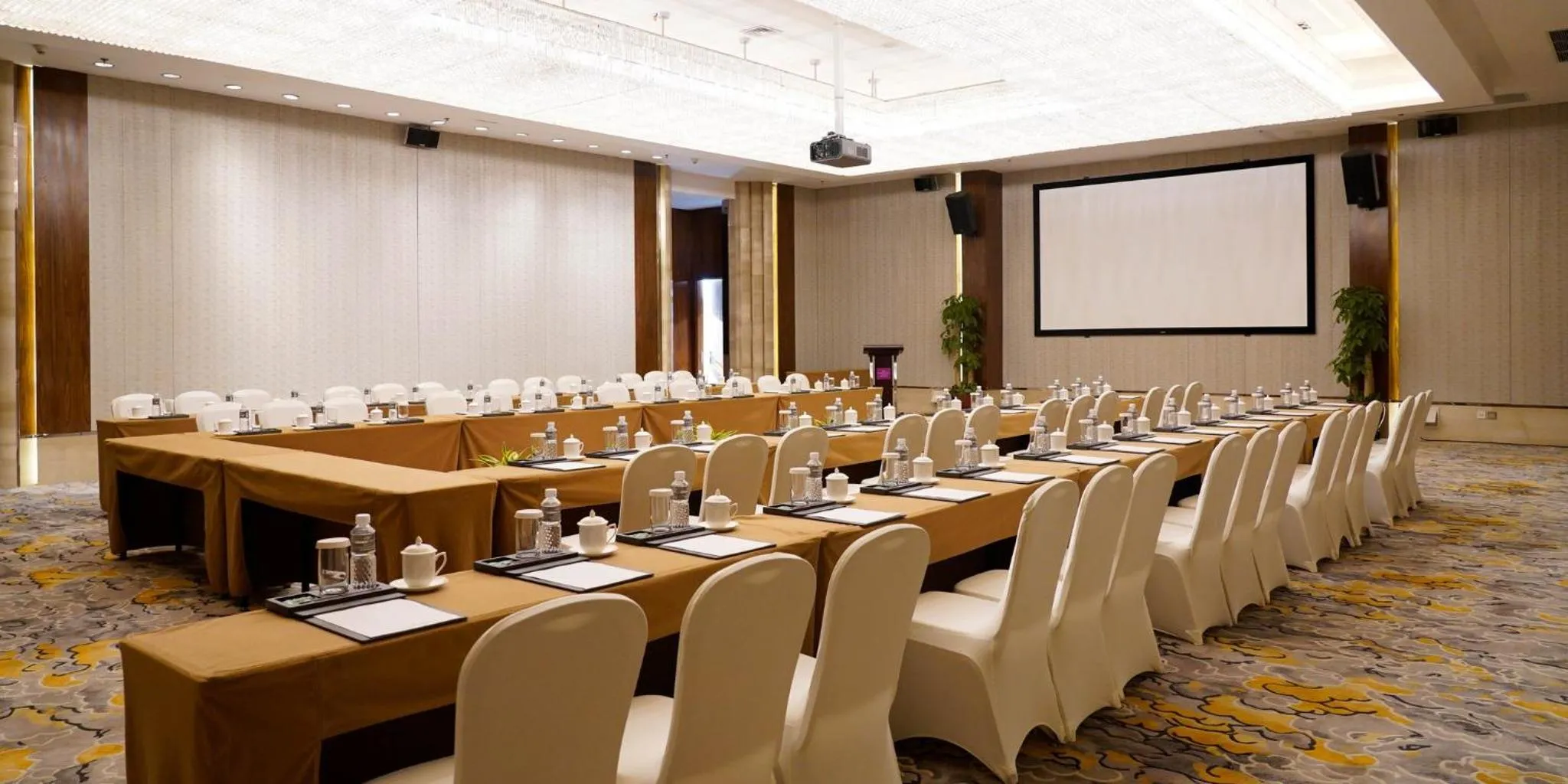 Meeting/conference room in Crowne Plaza Dalian Sports Center by IHG
