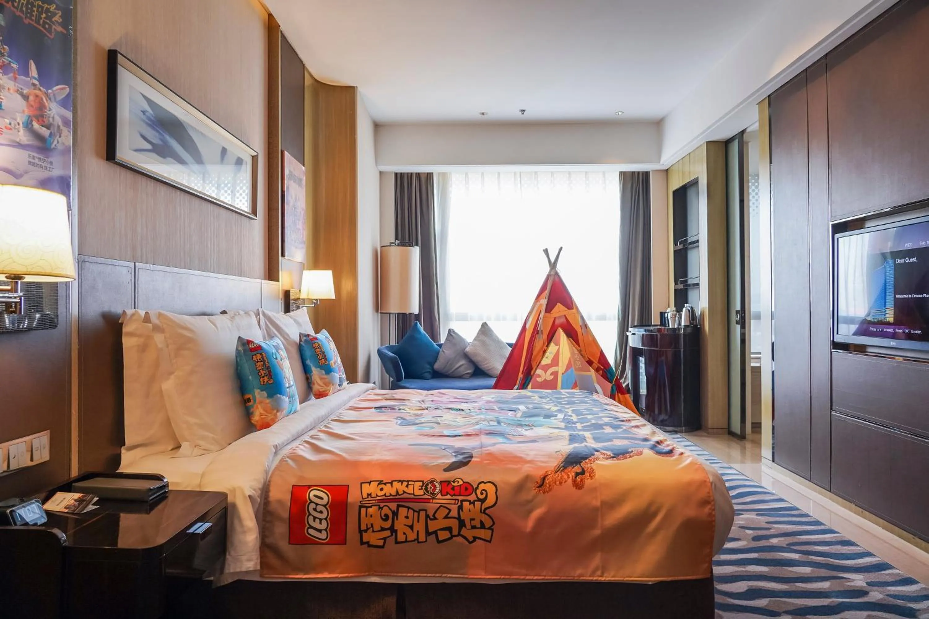 Photo of the whole room, Bed in Crowne Plaza Dalian Sports Center by IHG