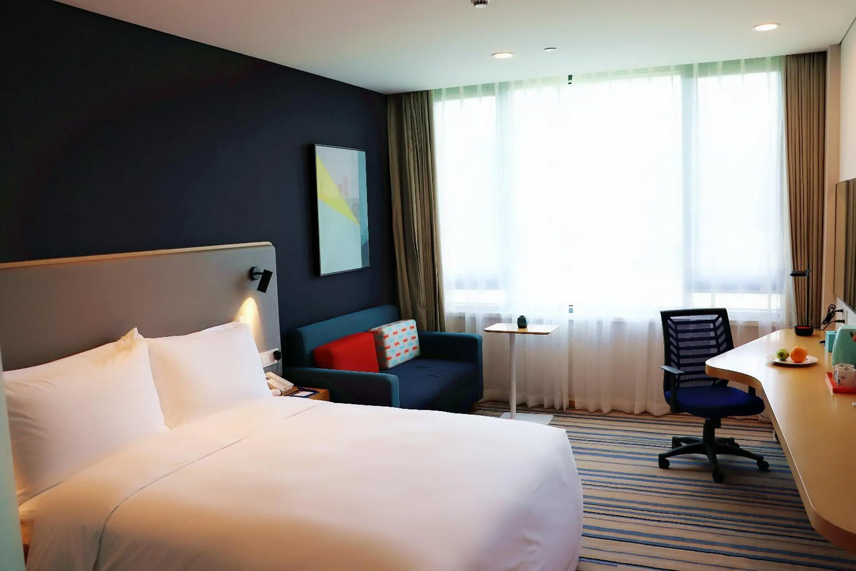 Standard Queen Room with City View in Holiday Inn Express Wuxi Taihu New City by IHG Standard Queen Room with City View in Holiday Inn Express Wuxi Taihu New City by IHG