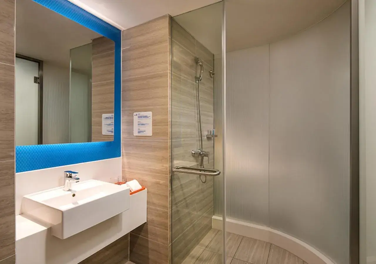 Standard Double Room with Two Double Beds and City View in Holiday Inn Express Wuxi Taihu New City by IHG Standard Double Room with Two Double Beds and City View in Holiday Inn Express Wuxi Taihu New City by IHG