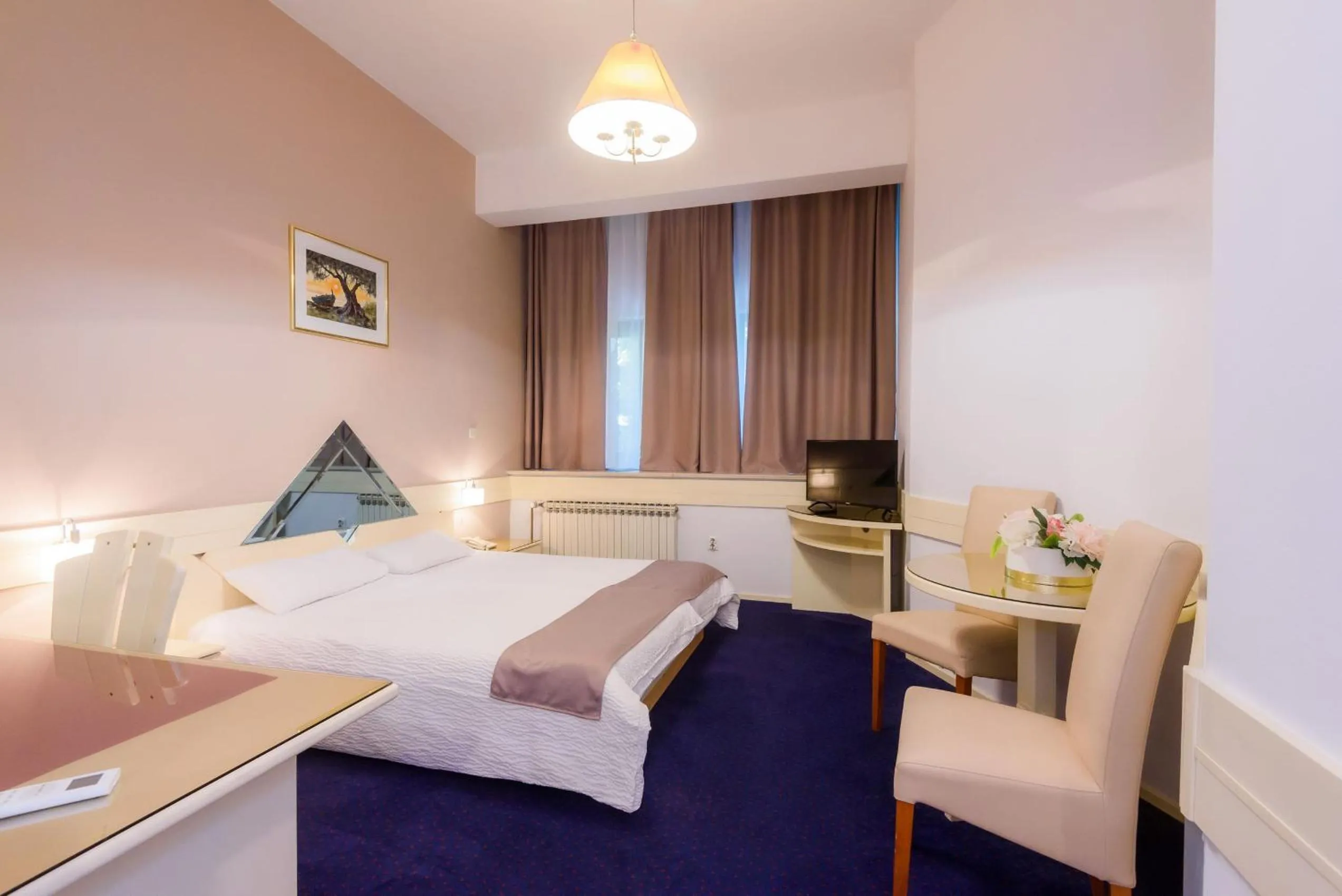 Bedroom, Bed in Hotel MB