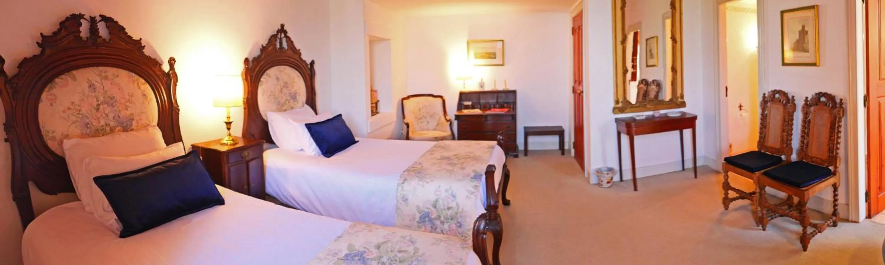 Photo of the whole room, Bed in Quinta da Alcaidaria Mor