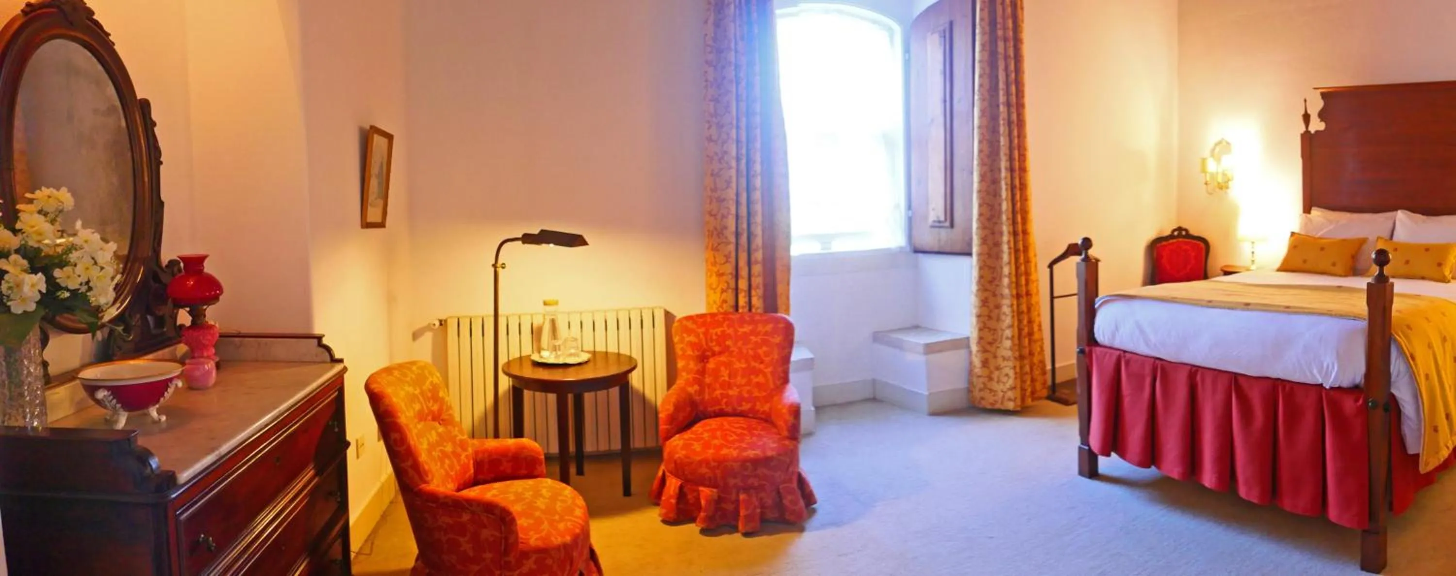 Photo of the whole room, Bed in Quinta da Alcaidaria Mor