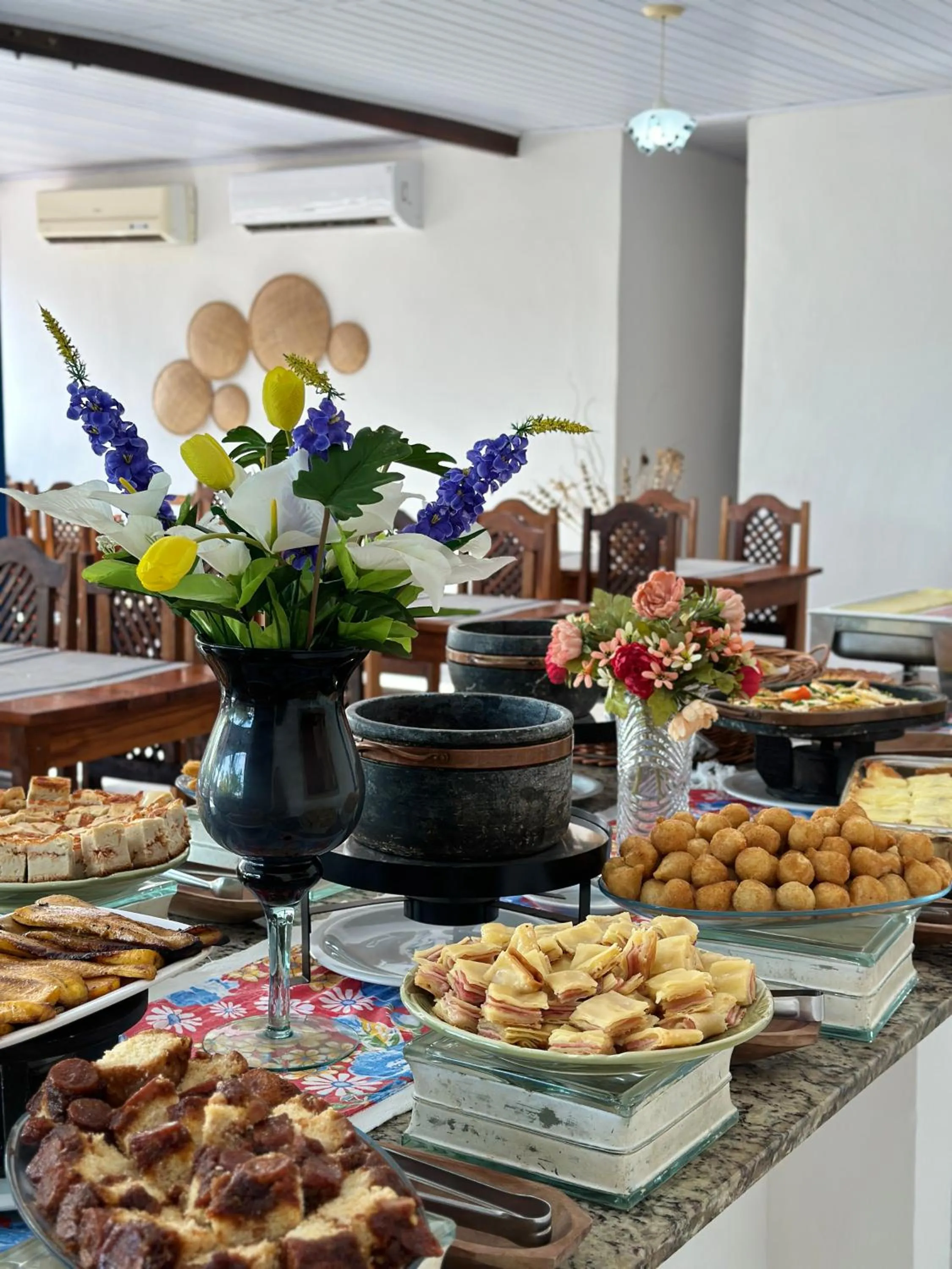 Buffet breakfast in Morada dos Coqueiros Praia Hotel