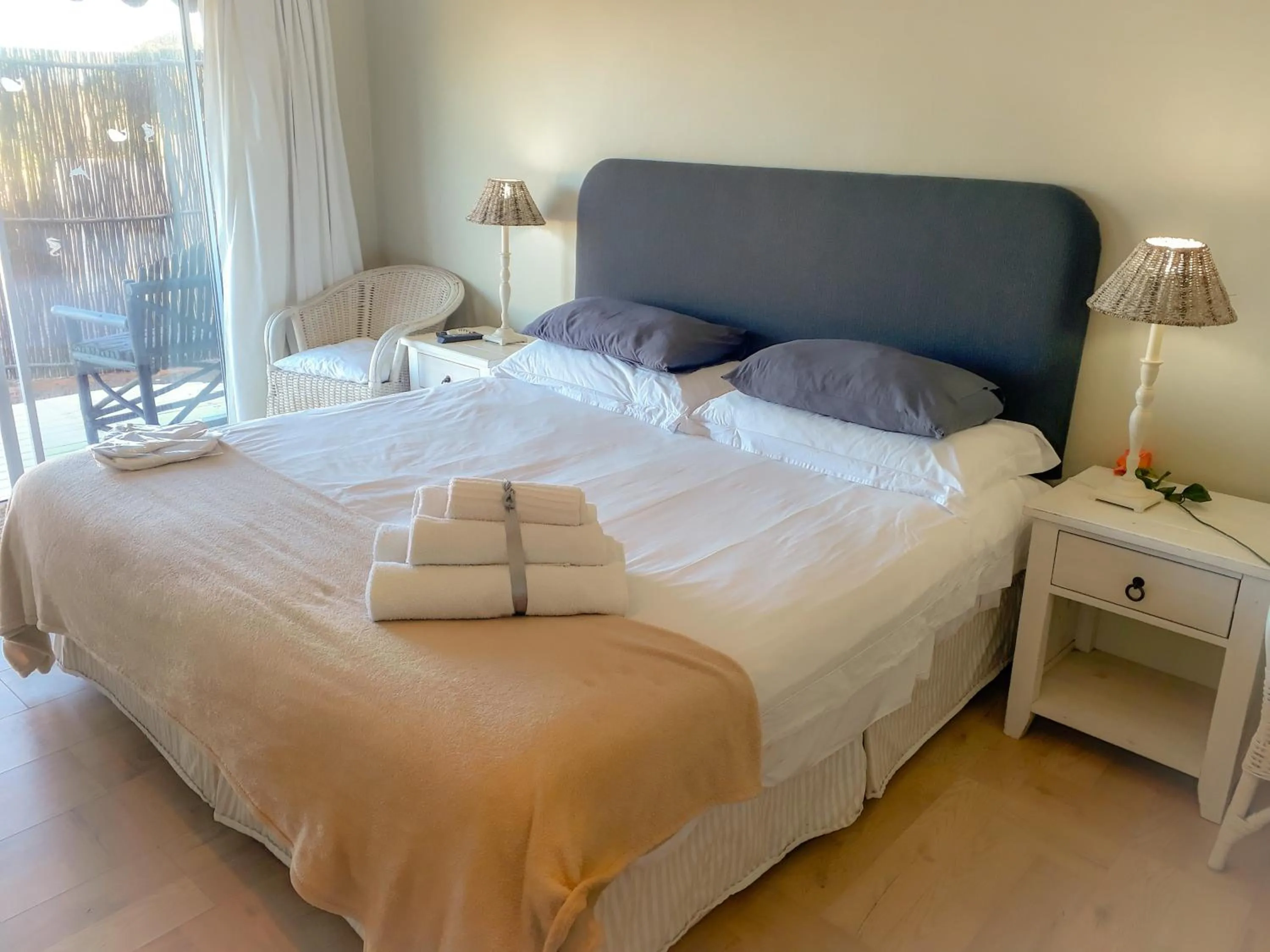 Bedroom, Bed in Whales Way Ocean Retreat