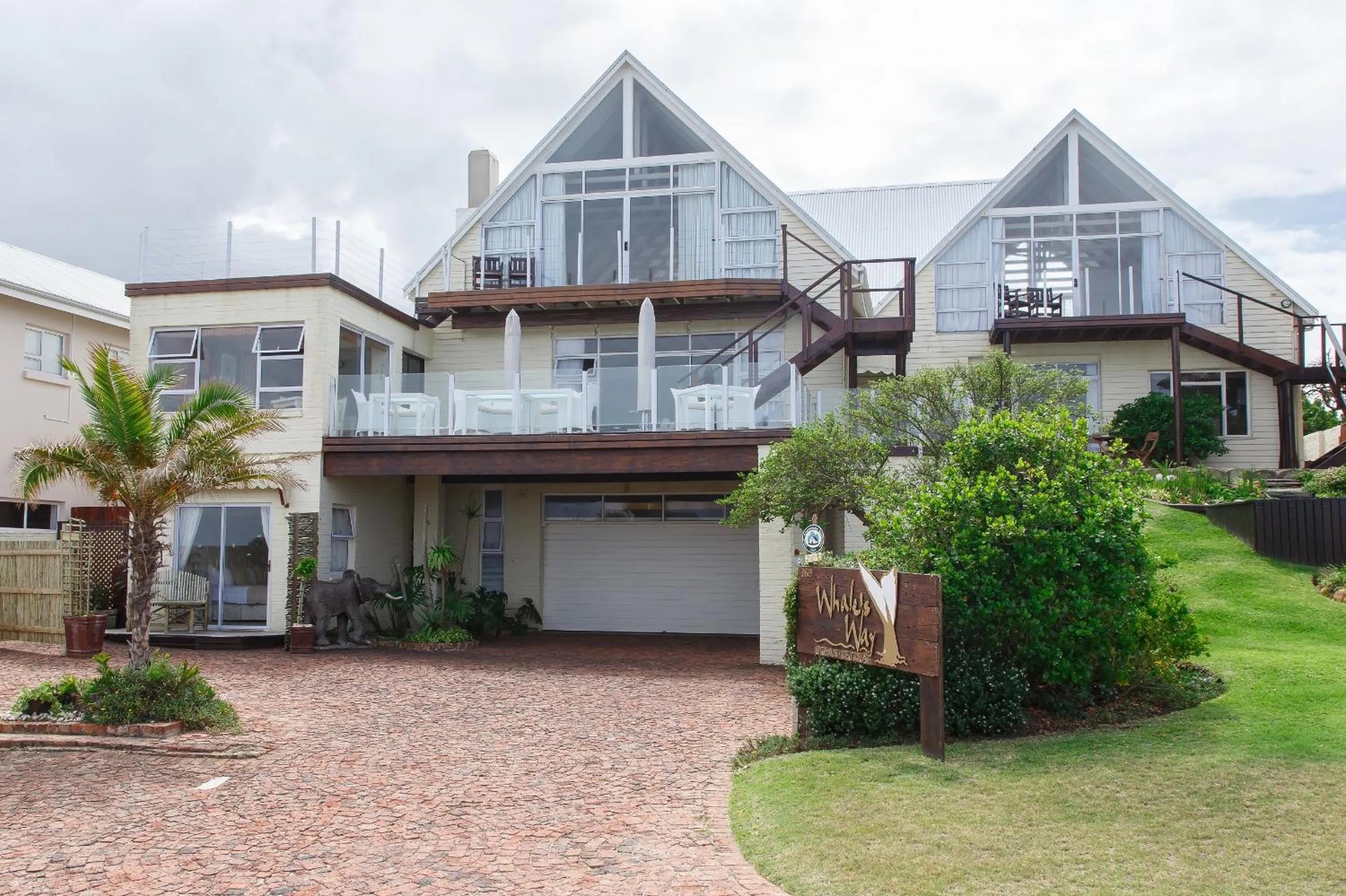 Facade/entrance in Whales Way Ocean Retreat