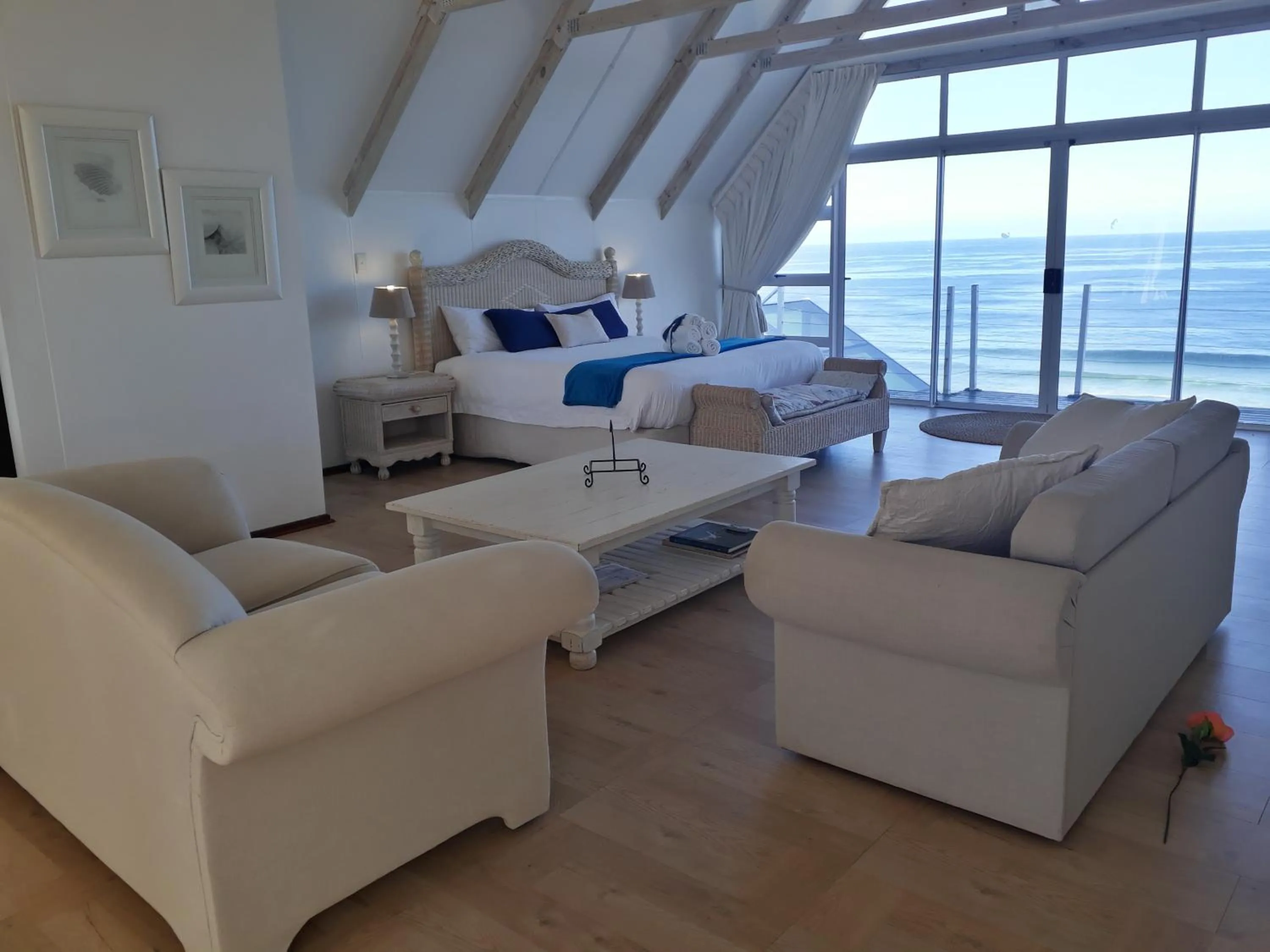 Seating area in Whales Way Ocean Retreat