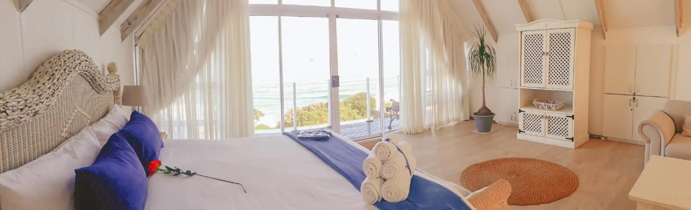 View (from property/room), Bed in Whales Way Ocean Retreat