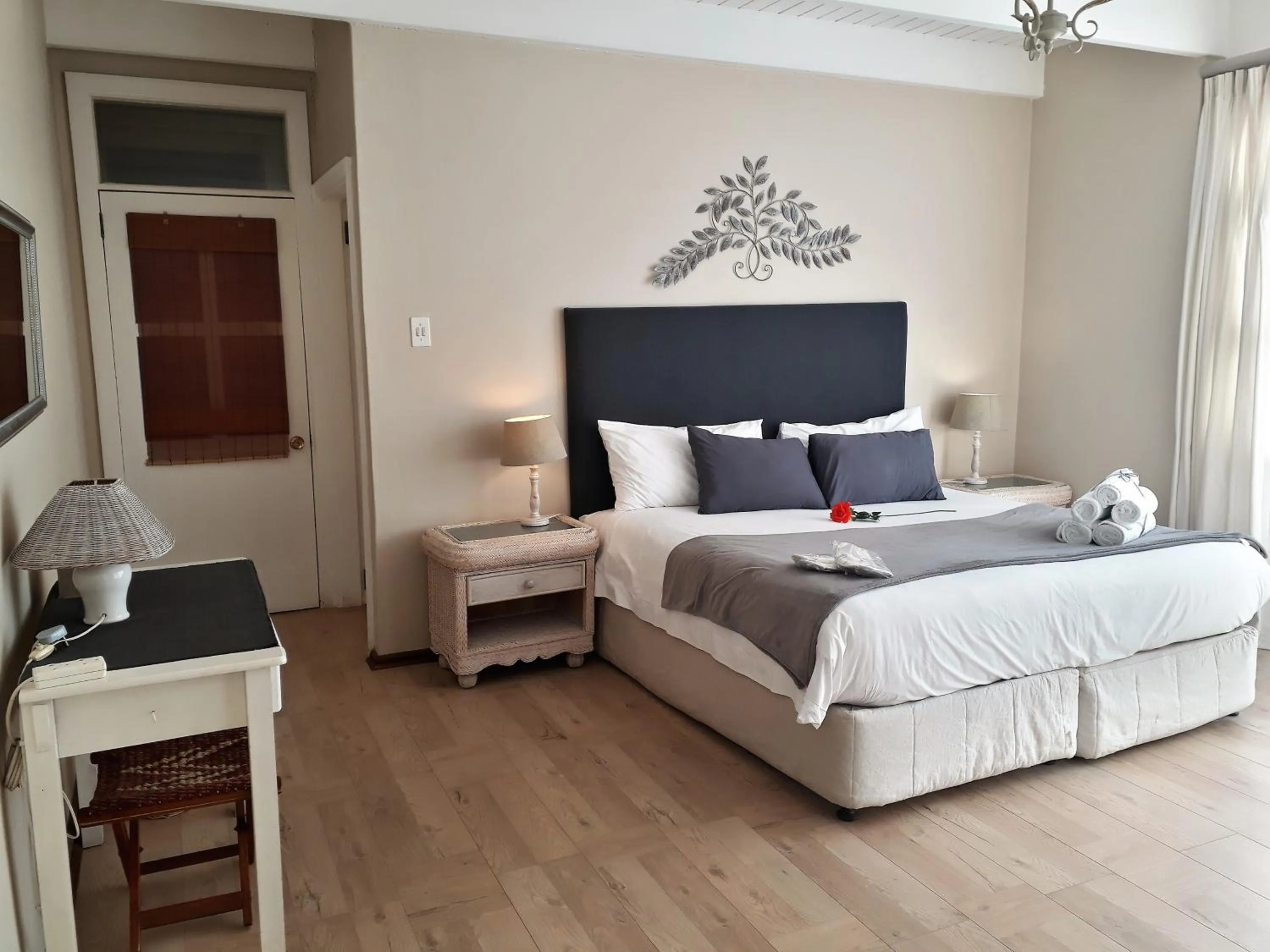 Photo of the whole room, Bed in Whales Way Ocean Retreat