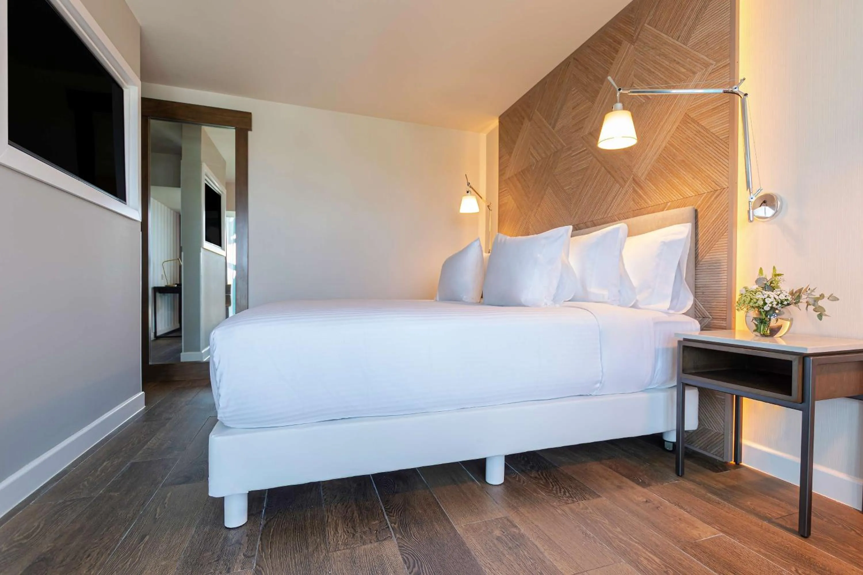 Photo of the whole room, Bed in NH Collection Merida Paseo Montejo