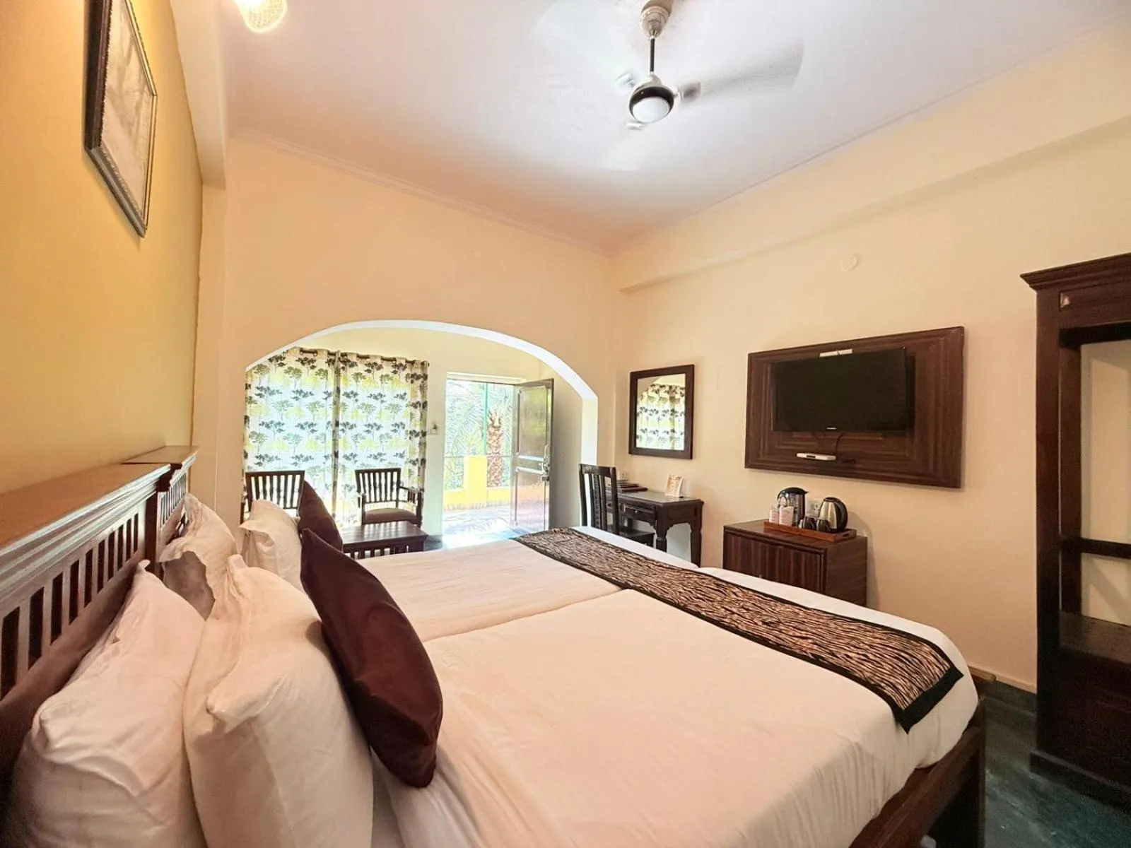 Guests, Bed in Raj Palace Resort