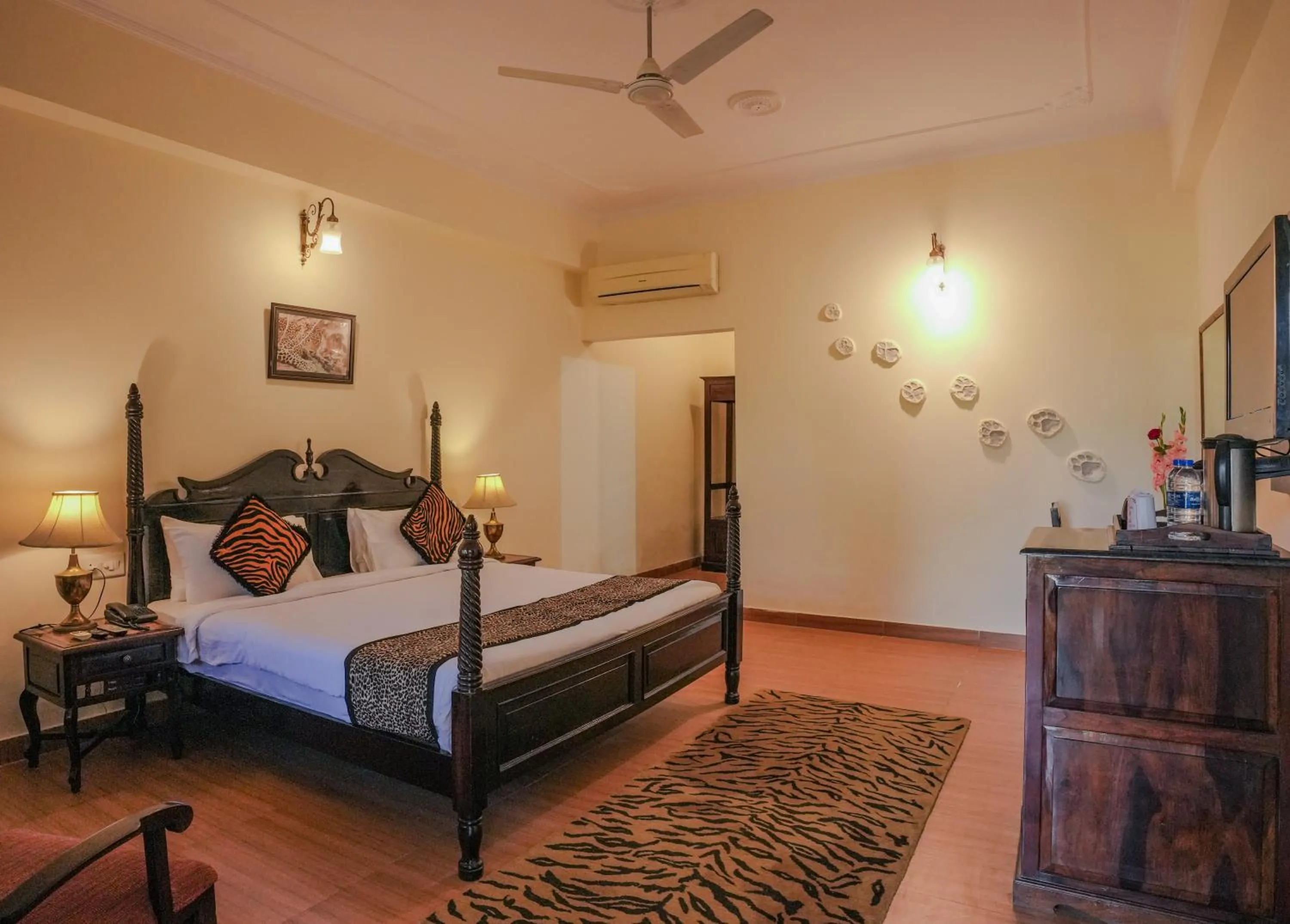 Guests, Bed in Raj Palace Resort