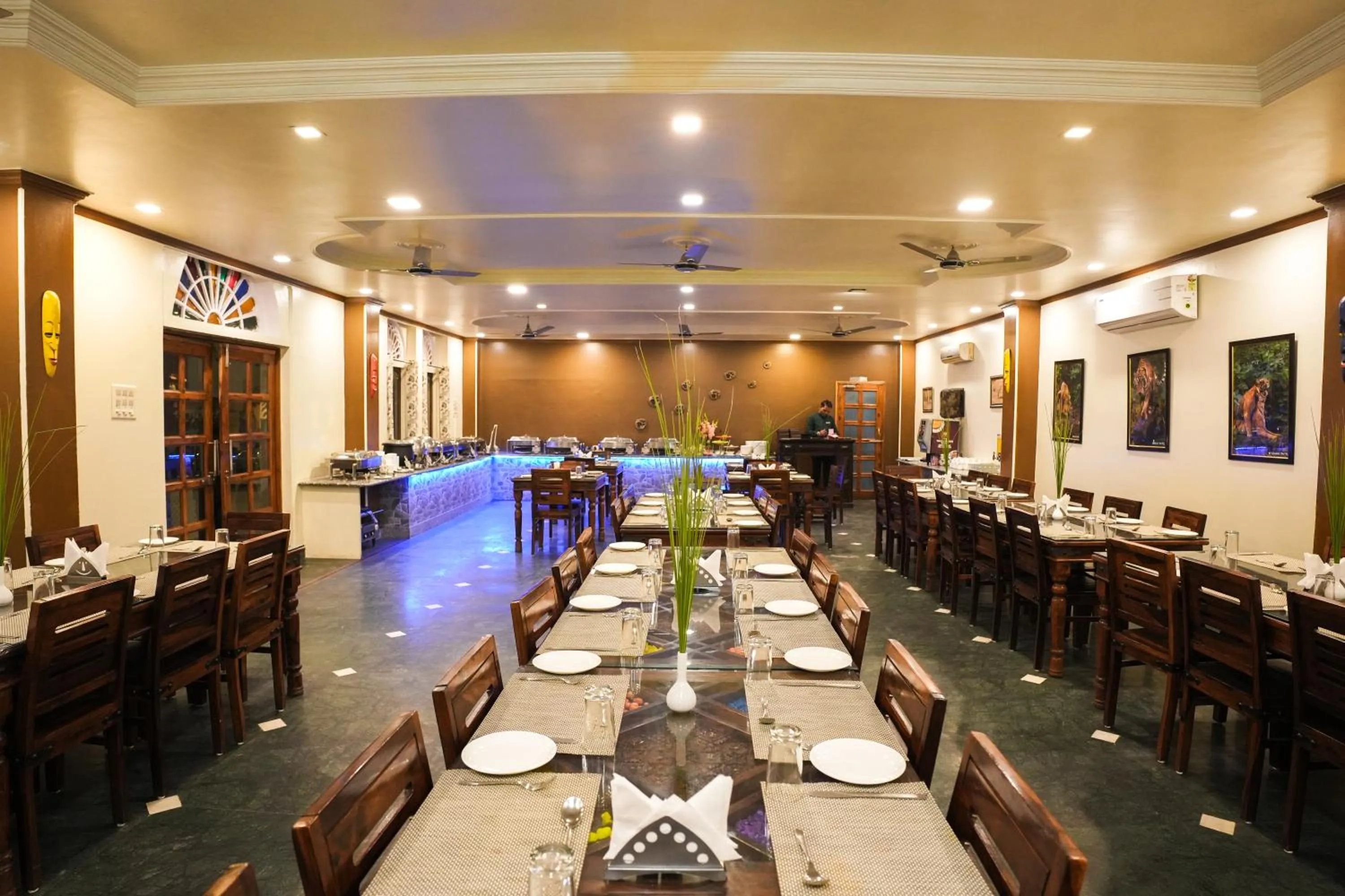 Restaurant/places to eat in Raj Palace Resort