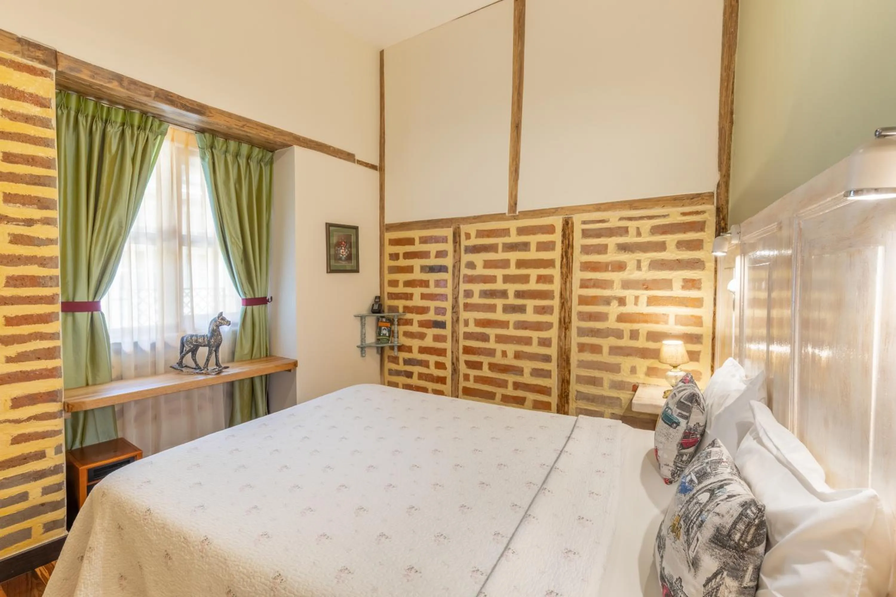 Bedroom, Bed in Old Town Quito Suites, Heritage Hotel, Historic center