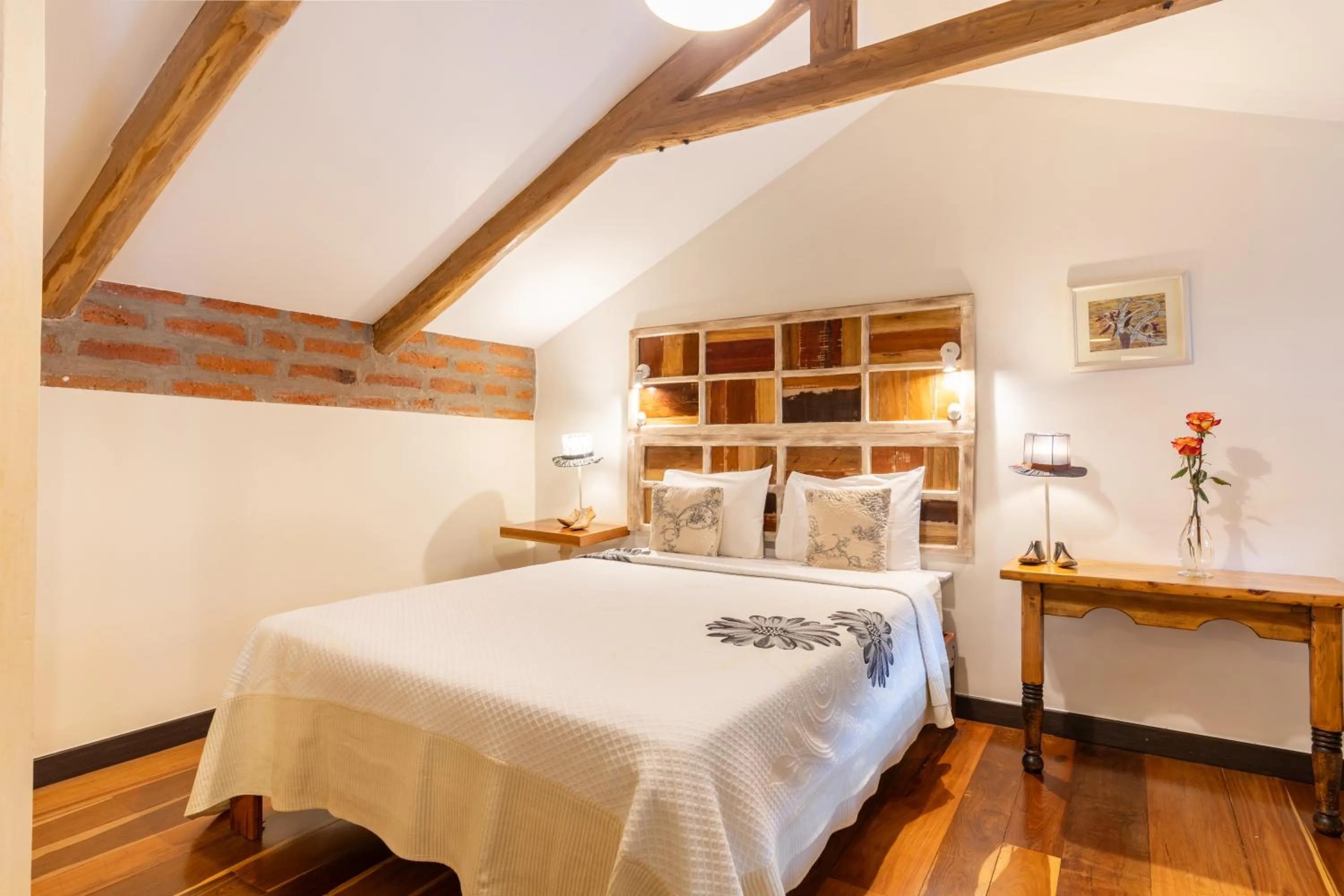 Photo of the whole room, Bed in Old Town Quito Suites, Heritage Hotel, Historic center