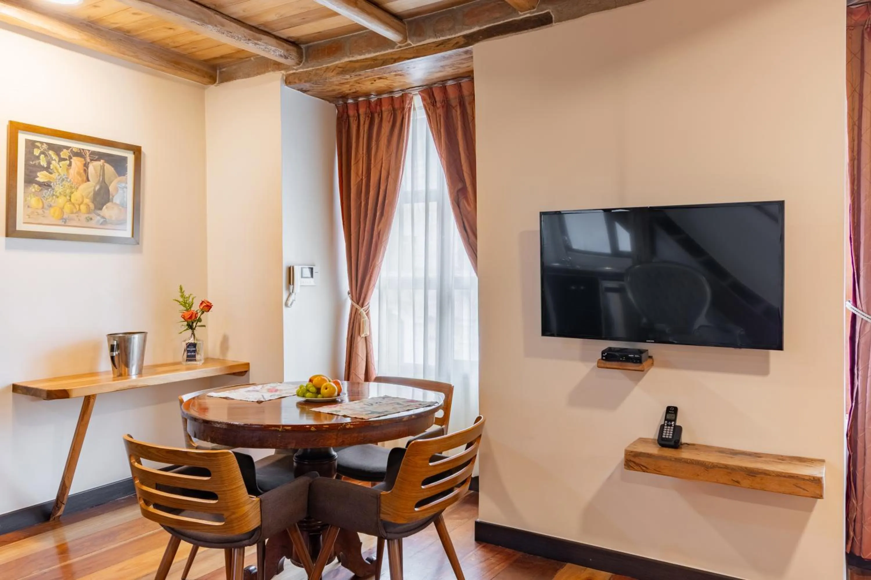 Dining area in Old Town Quito Suites, Heritage Hotel, Historic center