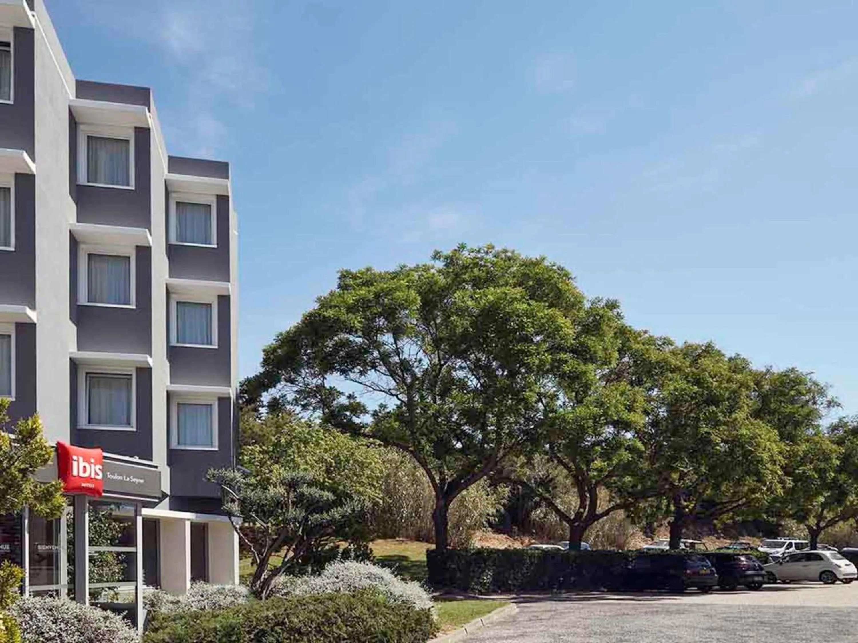 Property building in ibis Toulon La Seyne sur Mer