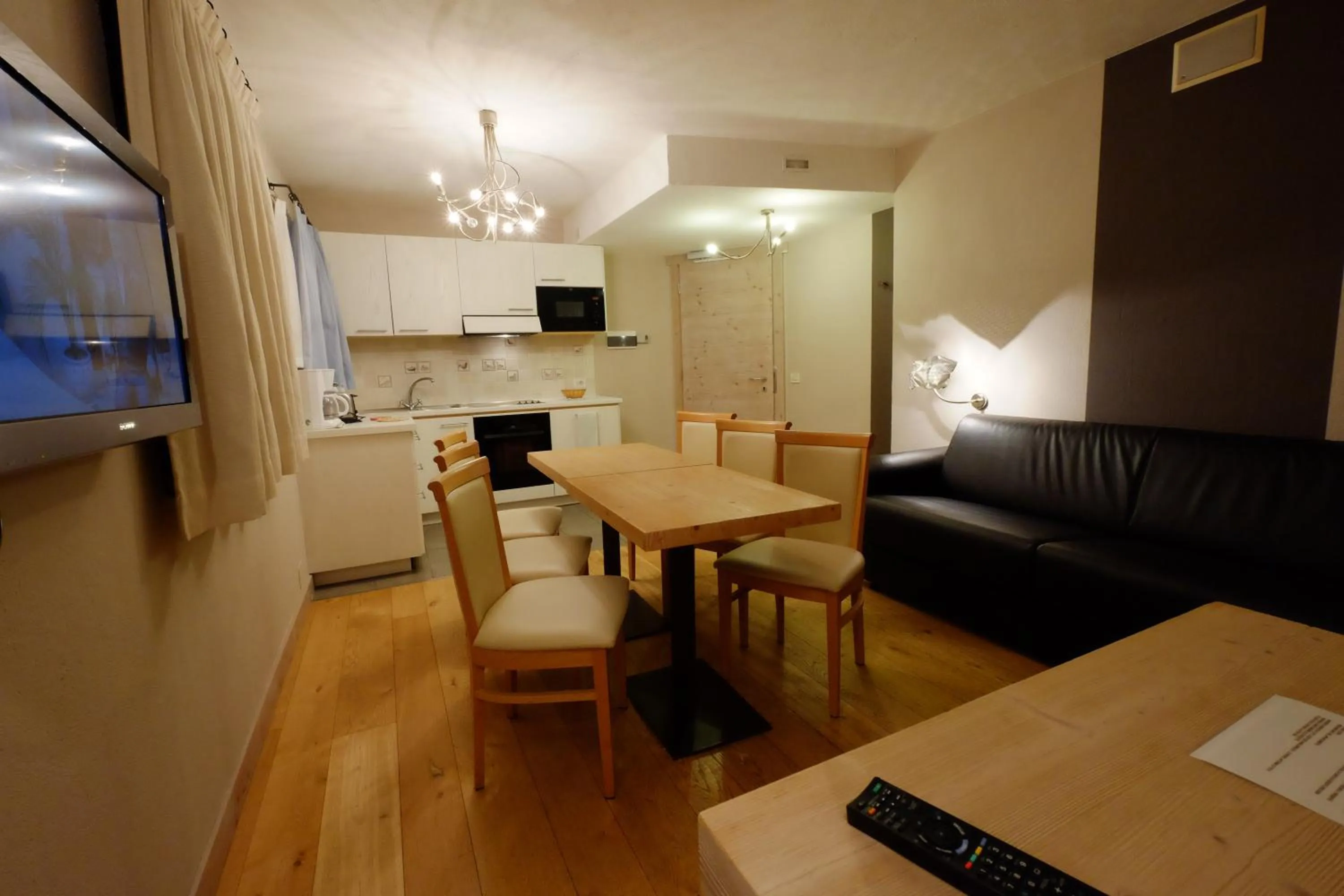 Kitchen or kitchenette in Chalet C'Est La Vie