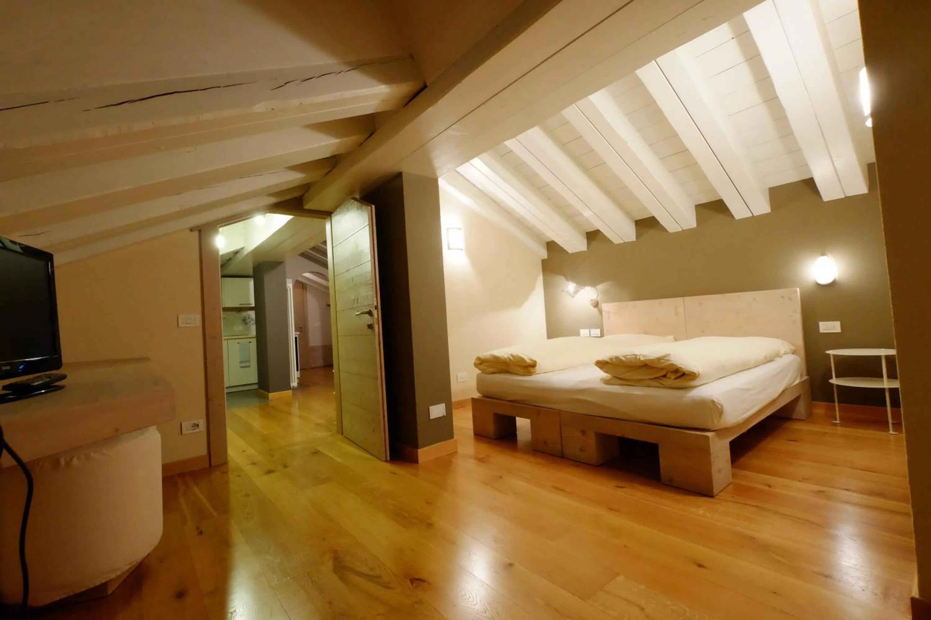Photo of the whole room, Bed in Chalet C'Est La Vie