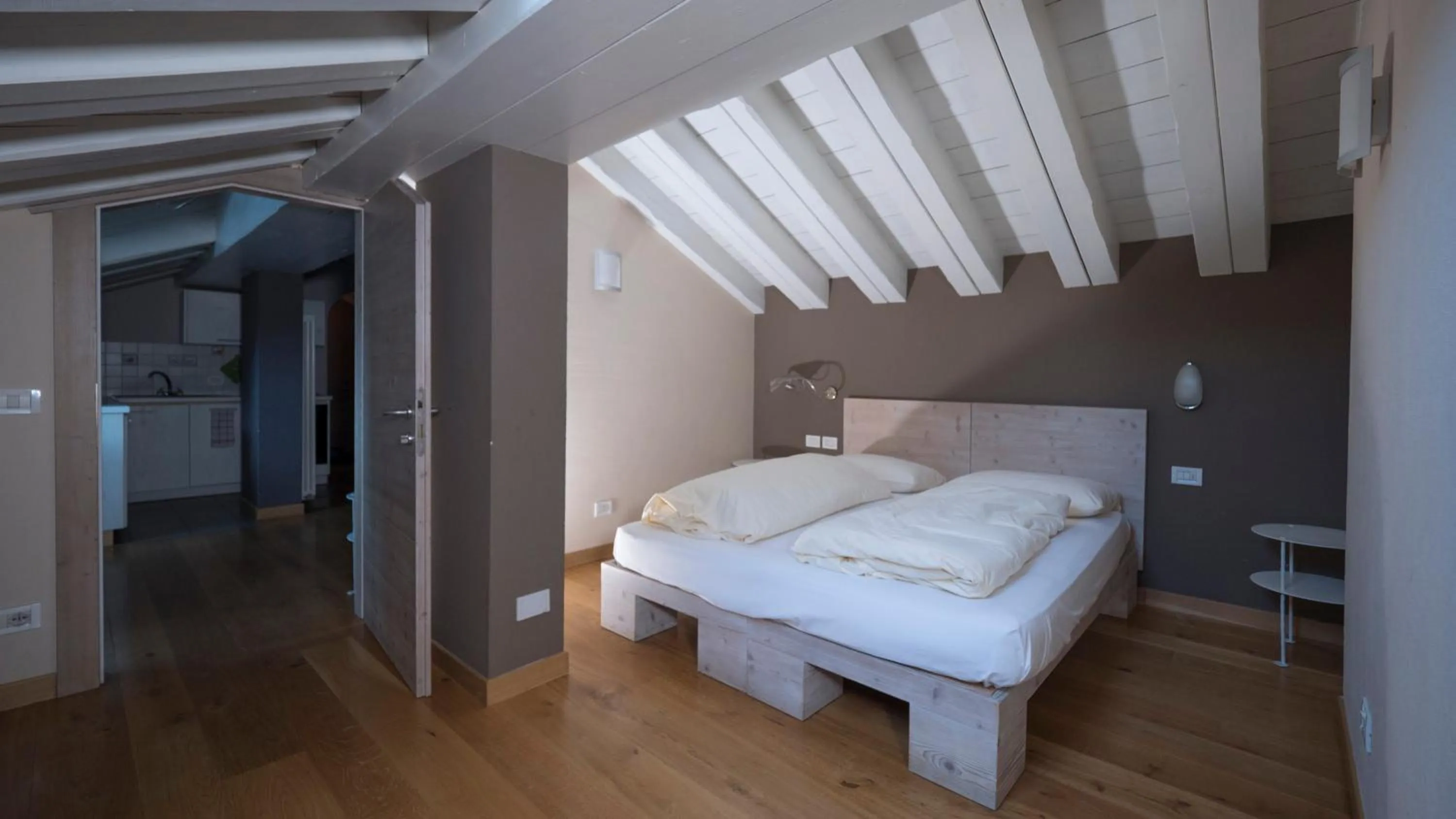 Photo of the whole room, Bed in Chalet C'Est La Vie