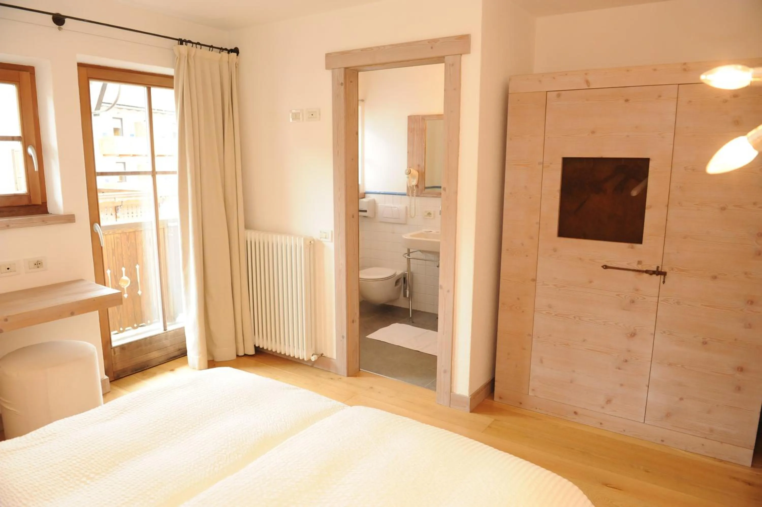 Bathroom, Bed in Chalet C'Est La Vie