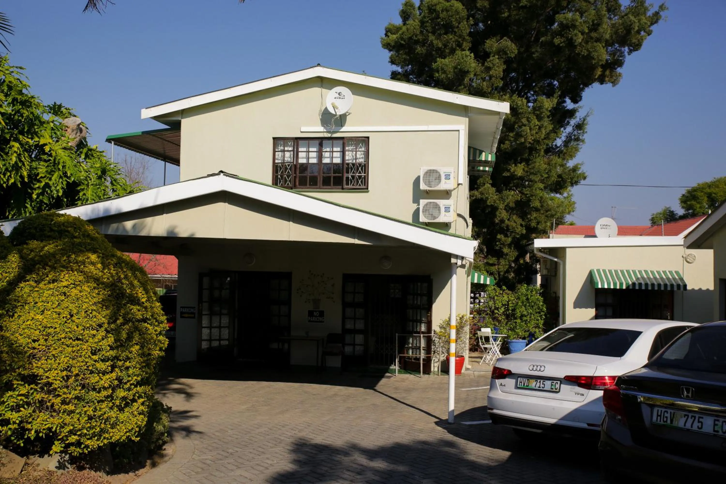 Facade/entrance in Twins Guesthouse NO LOAD SHEDDING