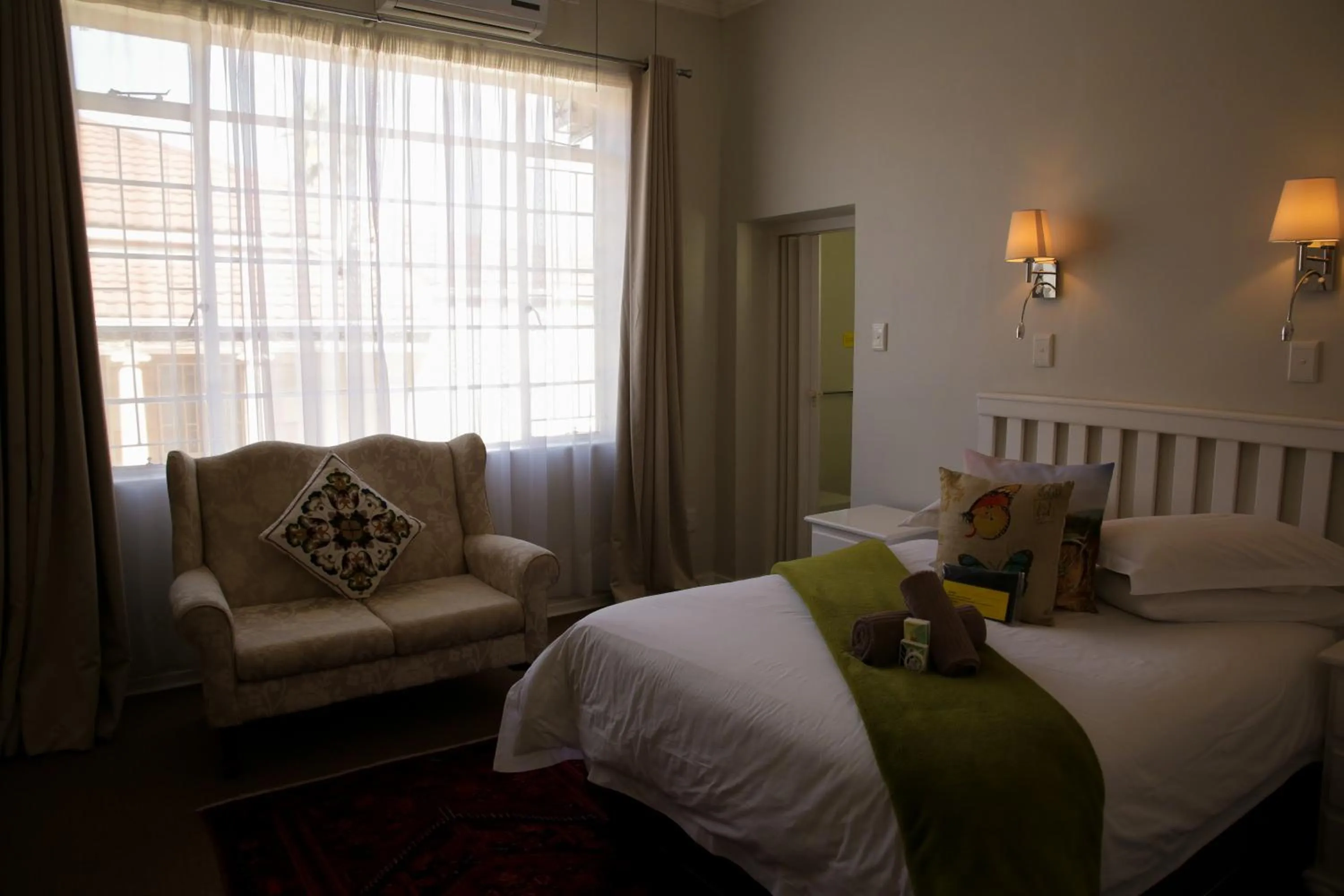 Bed in Twins Guesthouse NO LOAD SHEDDING