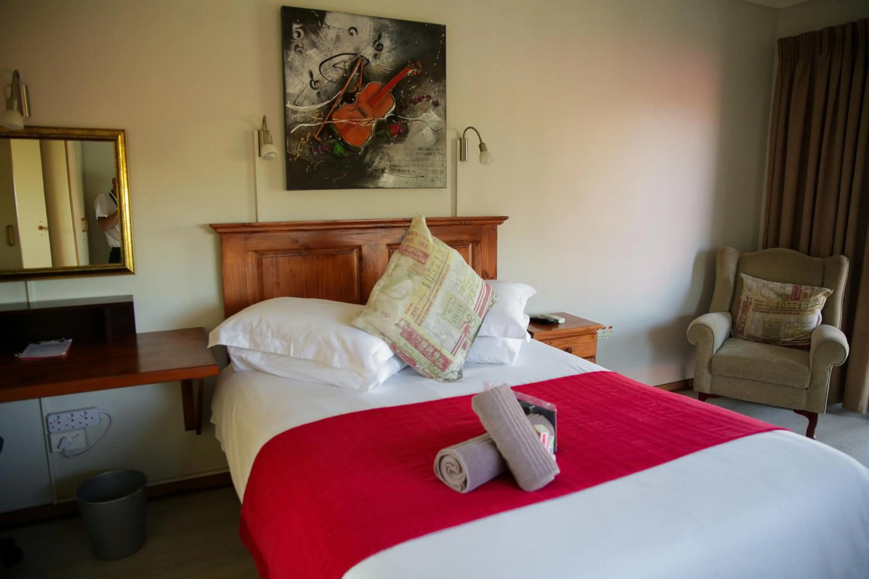 Bed in Twins Guesthouse NO LOAD SHEDDING