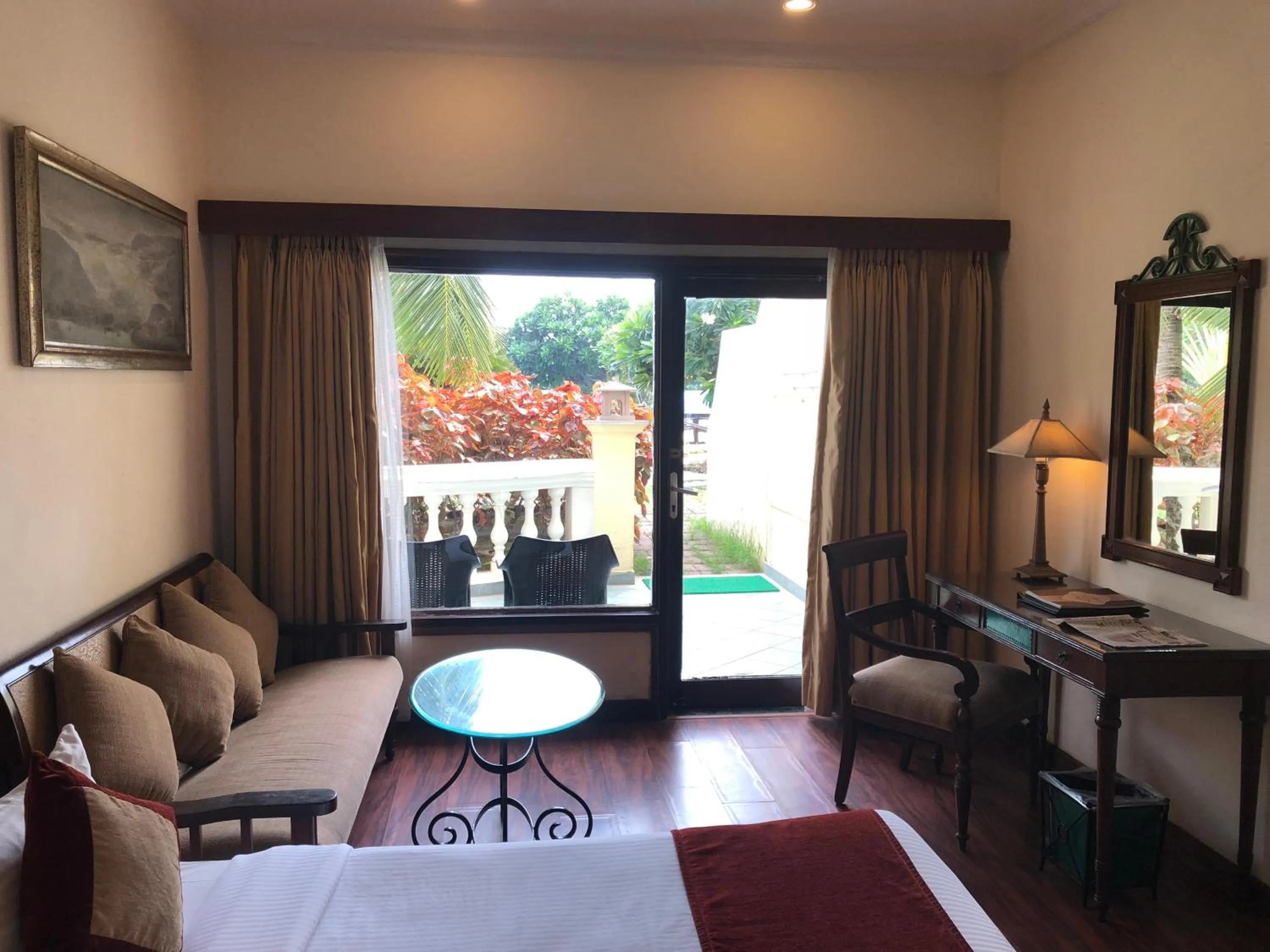 Photo of the whole room, Bed in The Hans Coco Palms