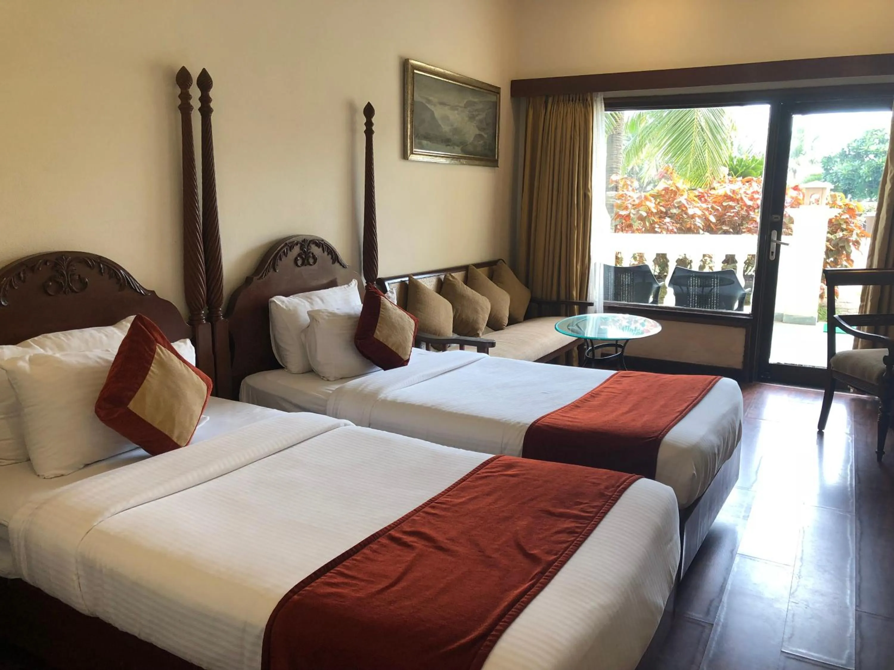 Photo of the whole room, Bed in The Hans Coco Palms