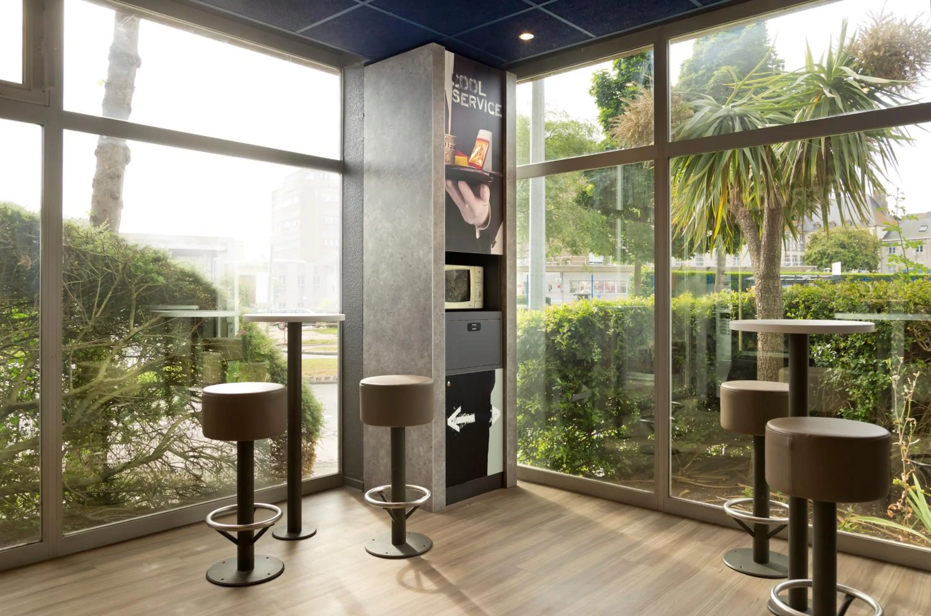 Lounge or bar in Ibis Budget Saint Malo Centre