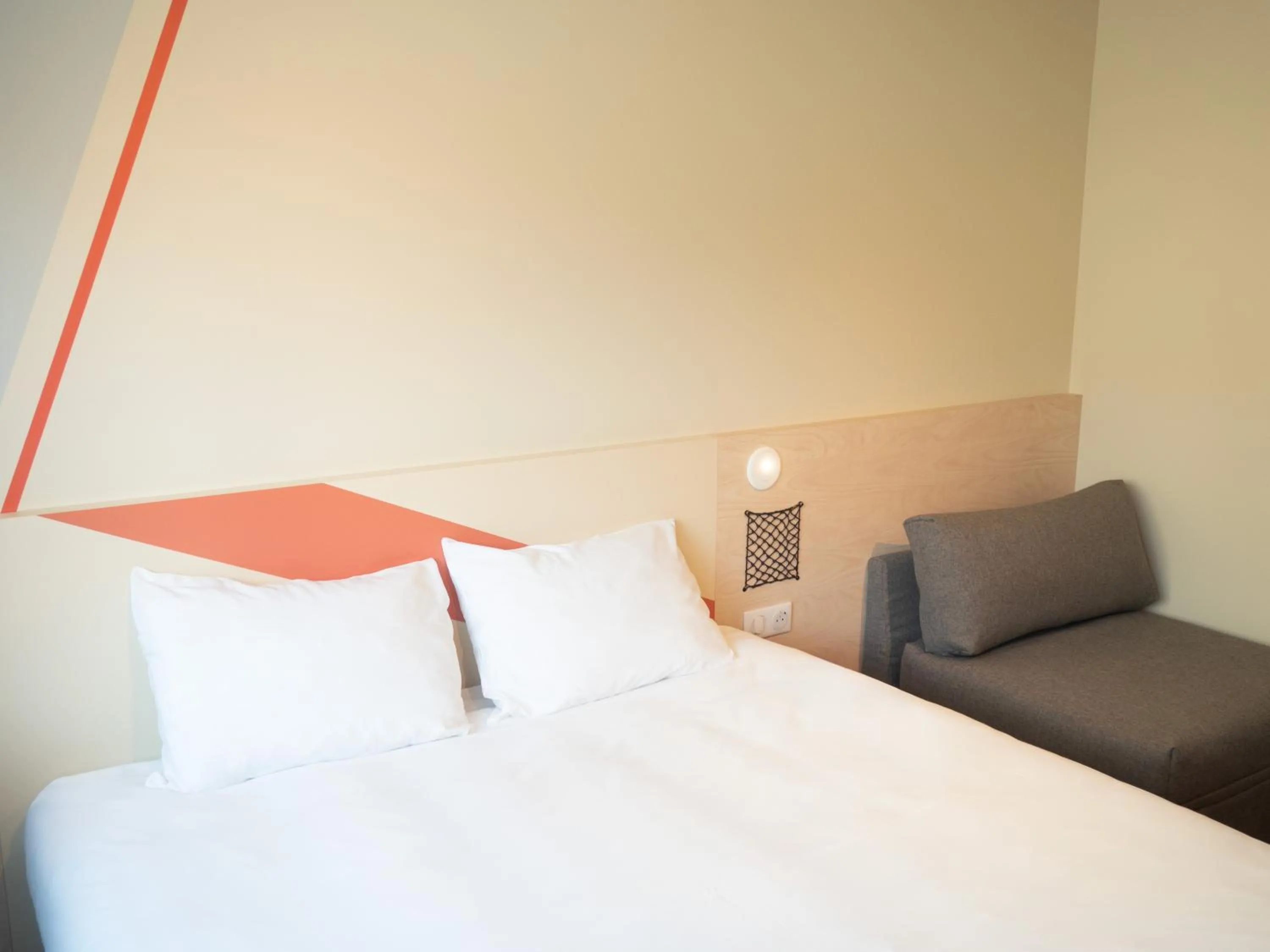Bed in Ibis Budget Saint Malo Centre