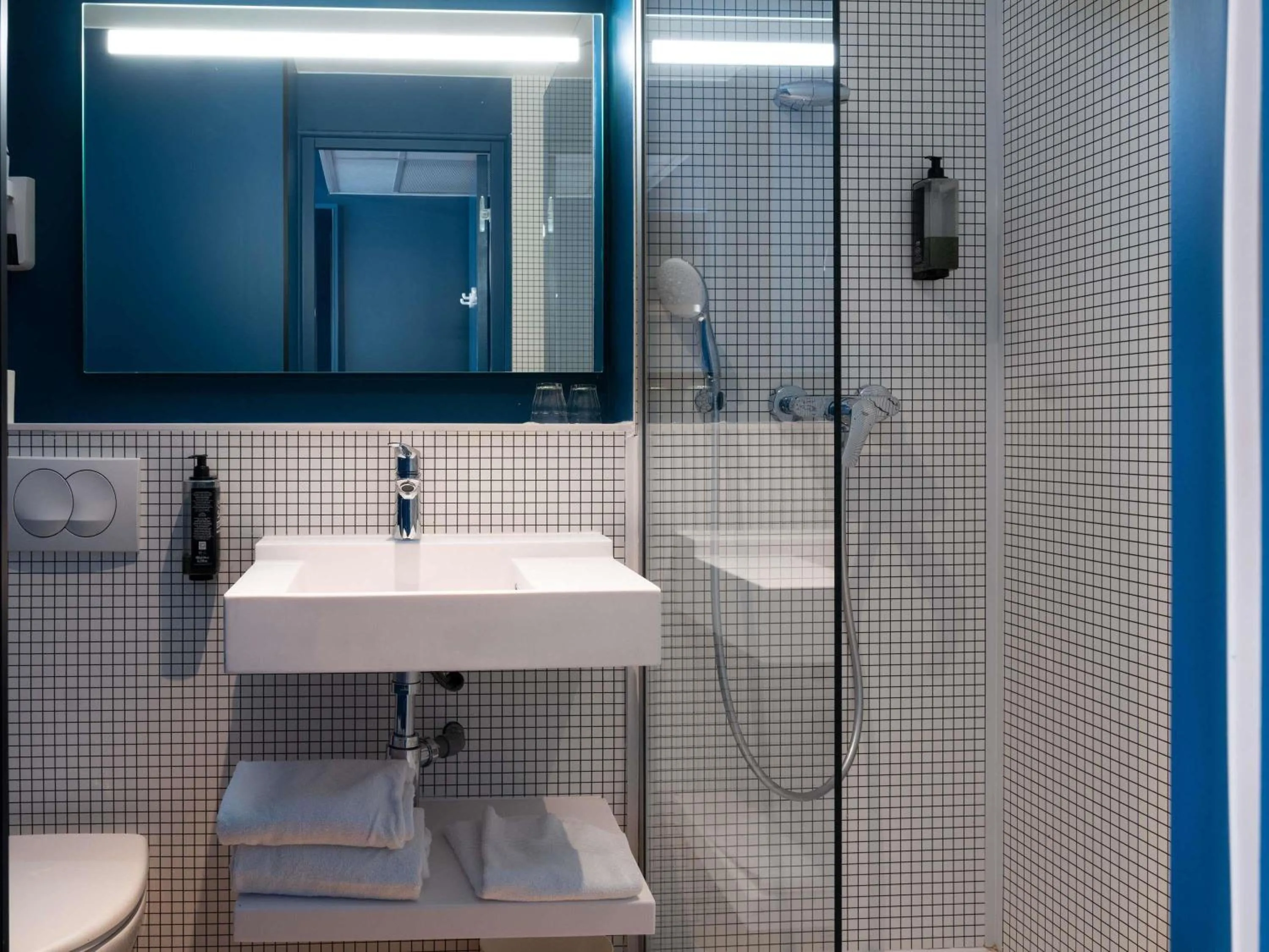 Bedroom in Ibis Budget Saint Malo Centre