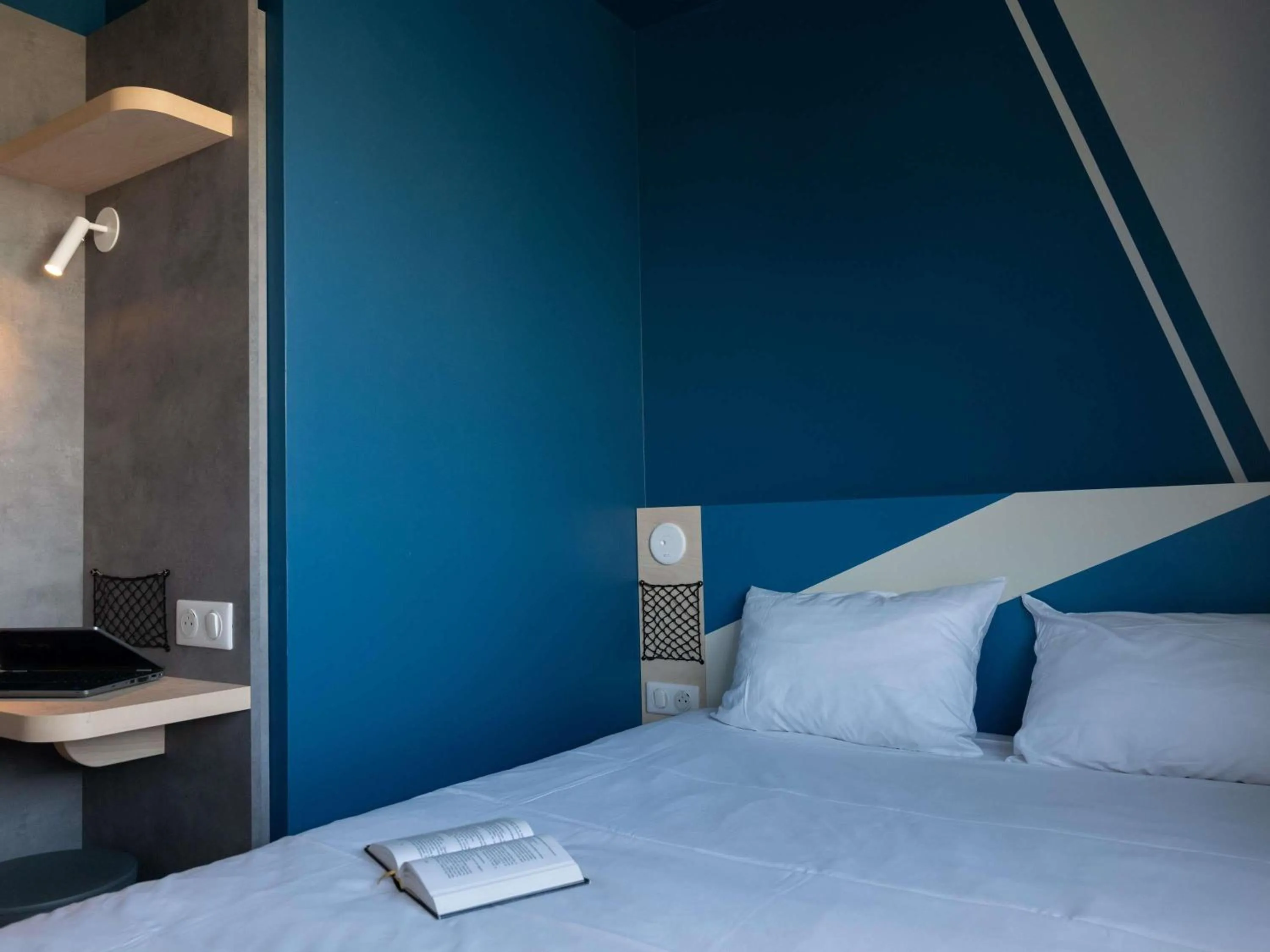 Bedroom, Bed in Ibis Budget Saint Malo Centre