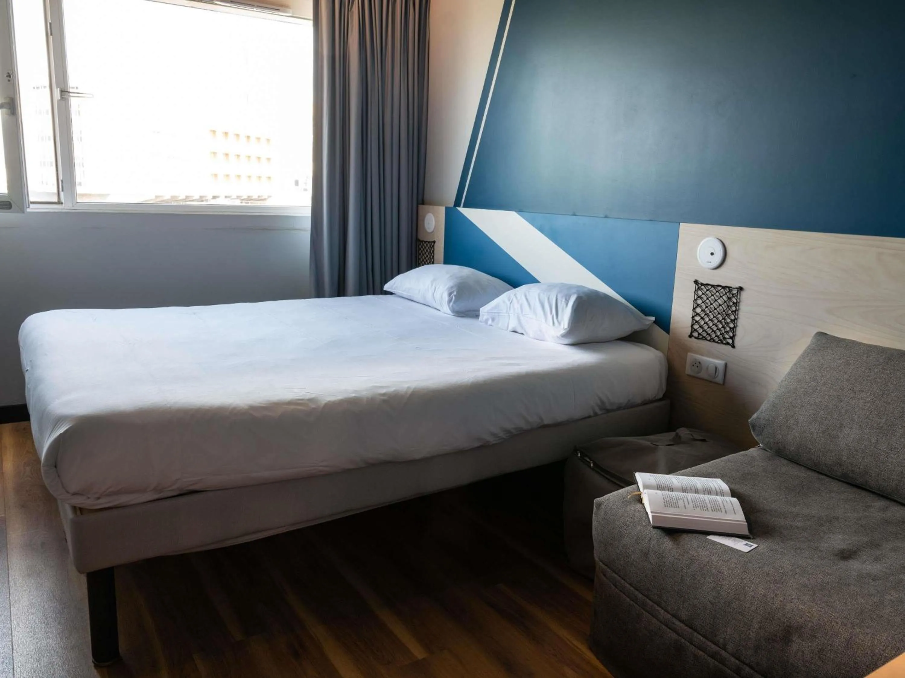 Bedroom, Bed in Ibis Budget Saint Malo Centre