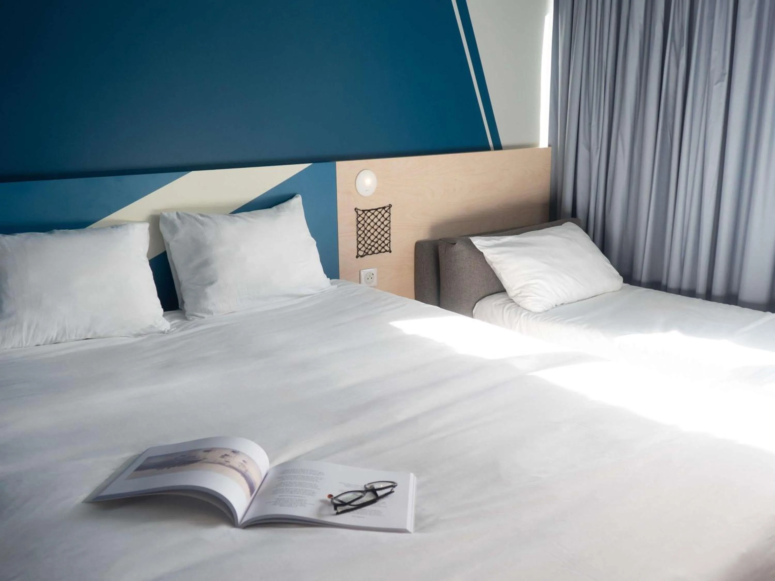 Bedroom, Bed in Ibis Budget Saint Malo Centre