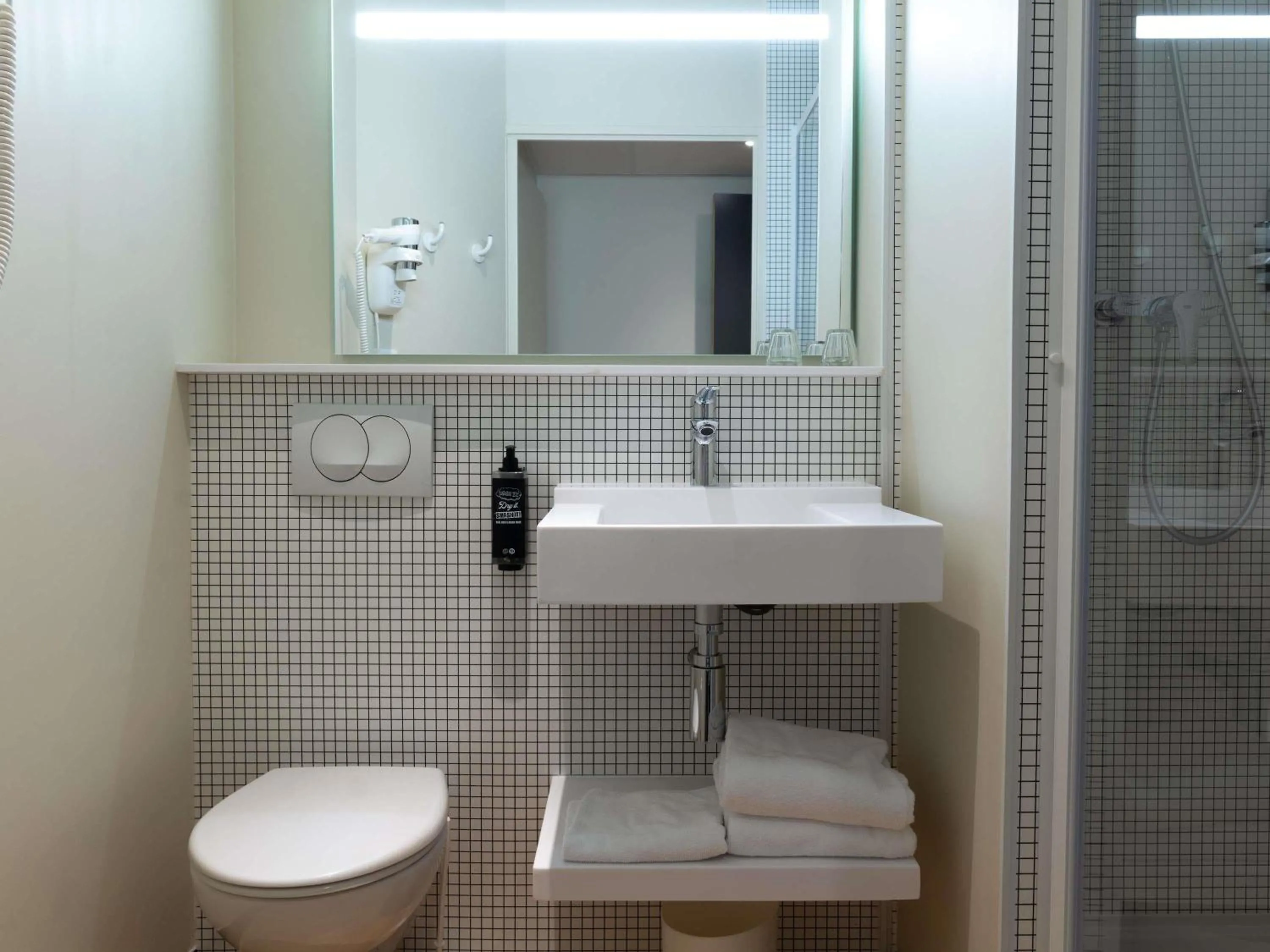 Bedroom in Ibis Budget Saint Malo Centre