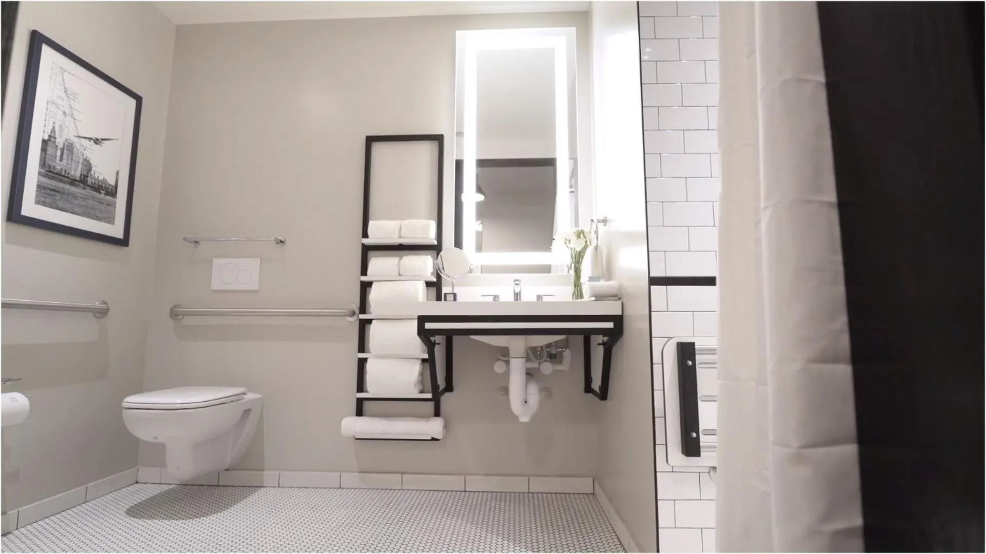 Bathroom in Arlo Chicago