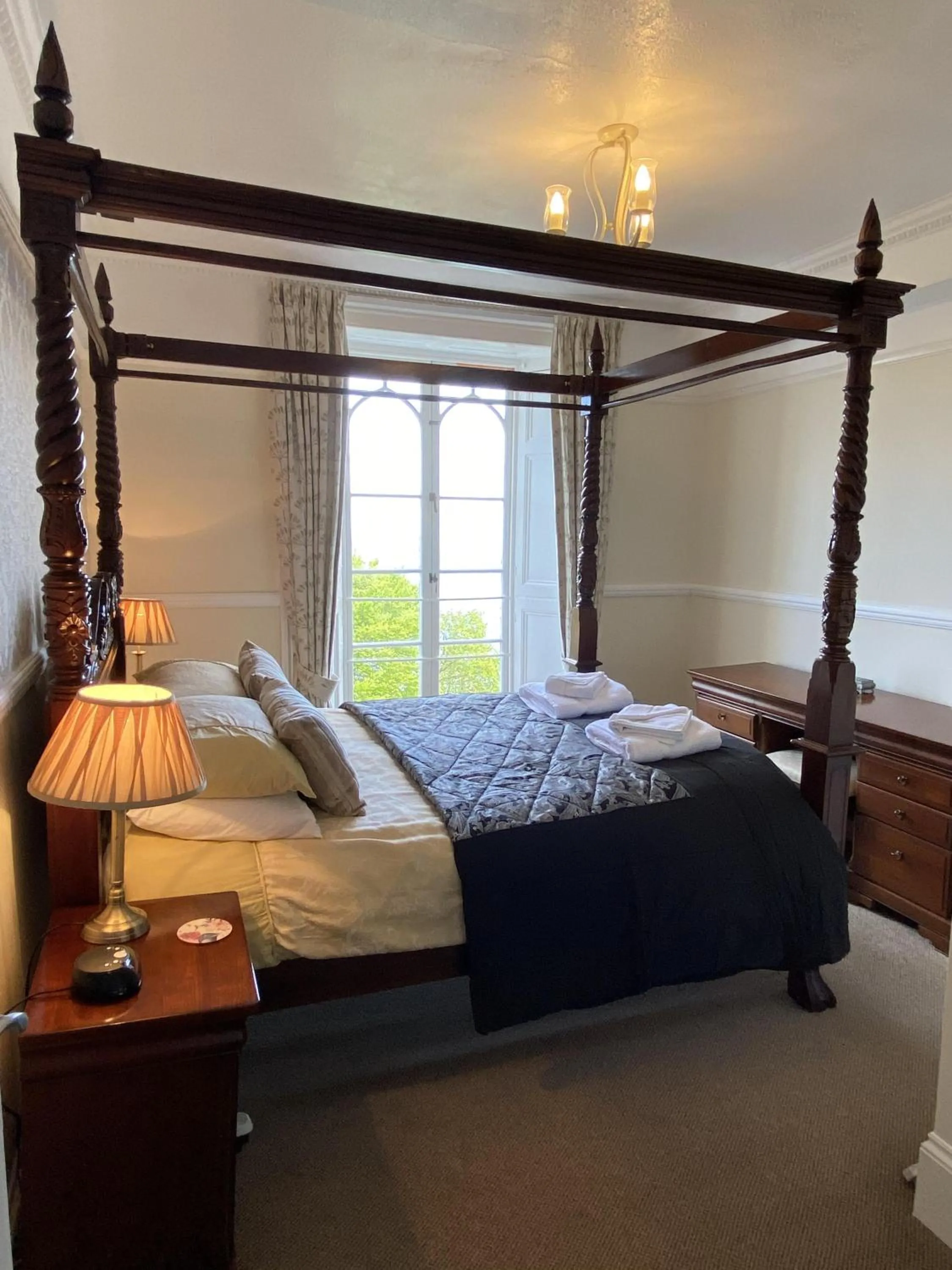 Bedroom, Bed in The North Cliff Hotel