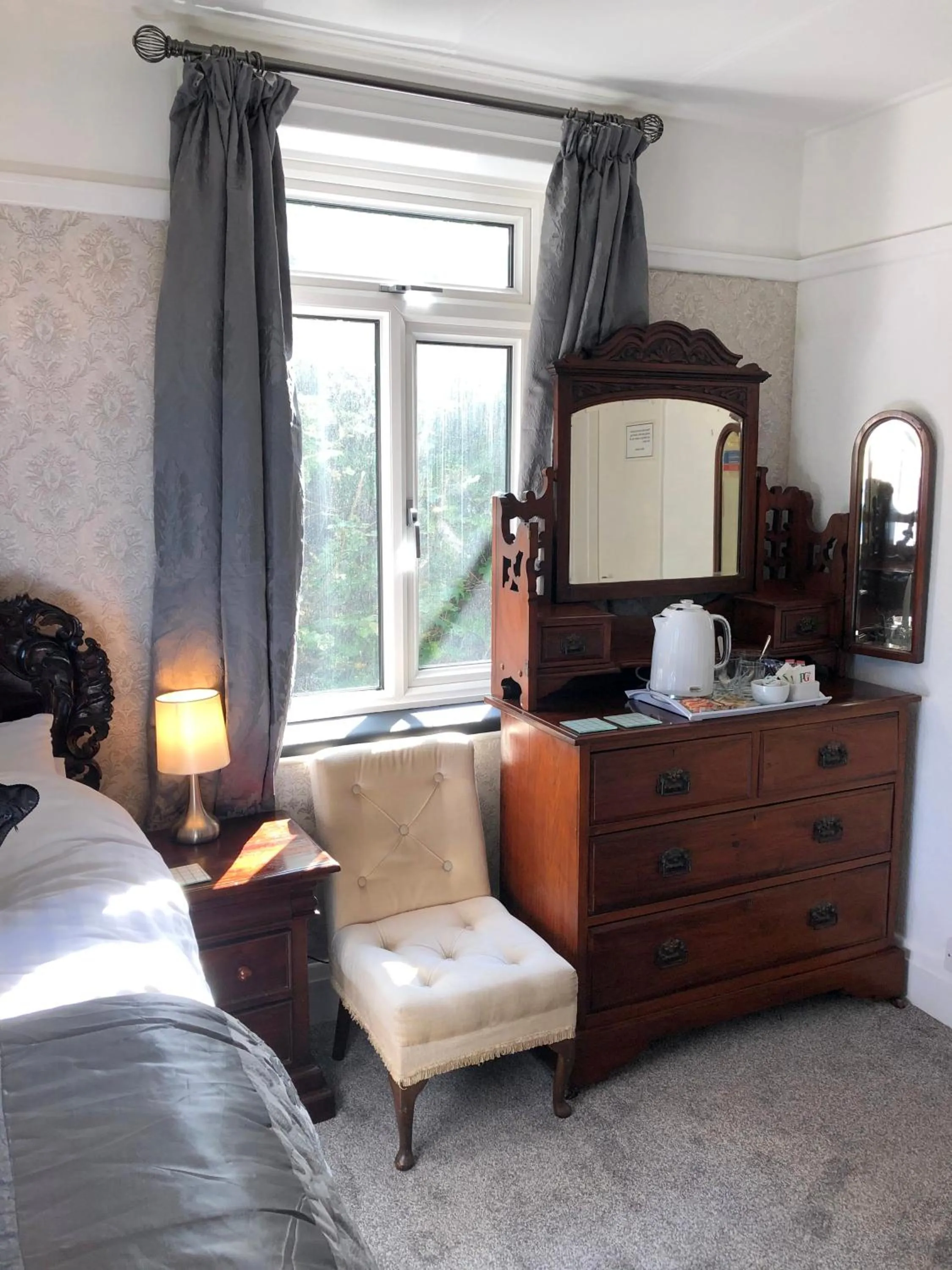 Bedroom, Bed in The North Cliff Hotel