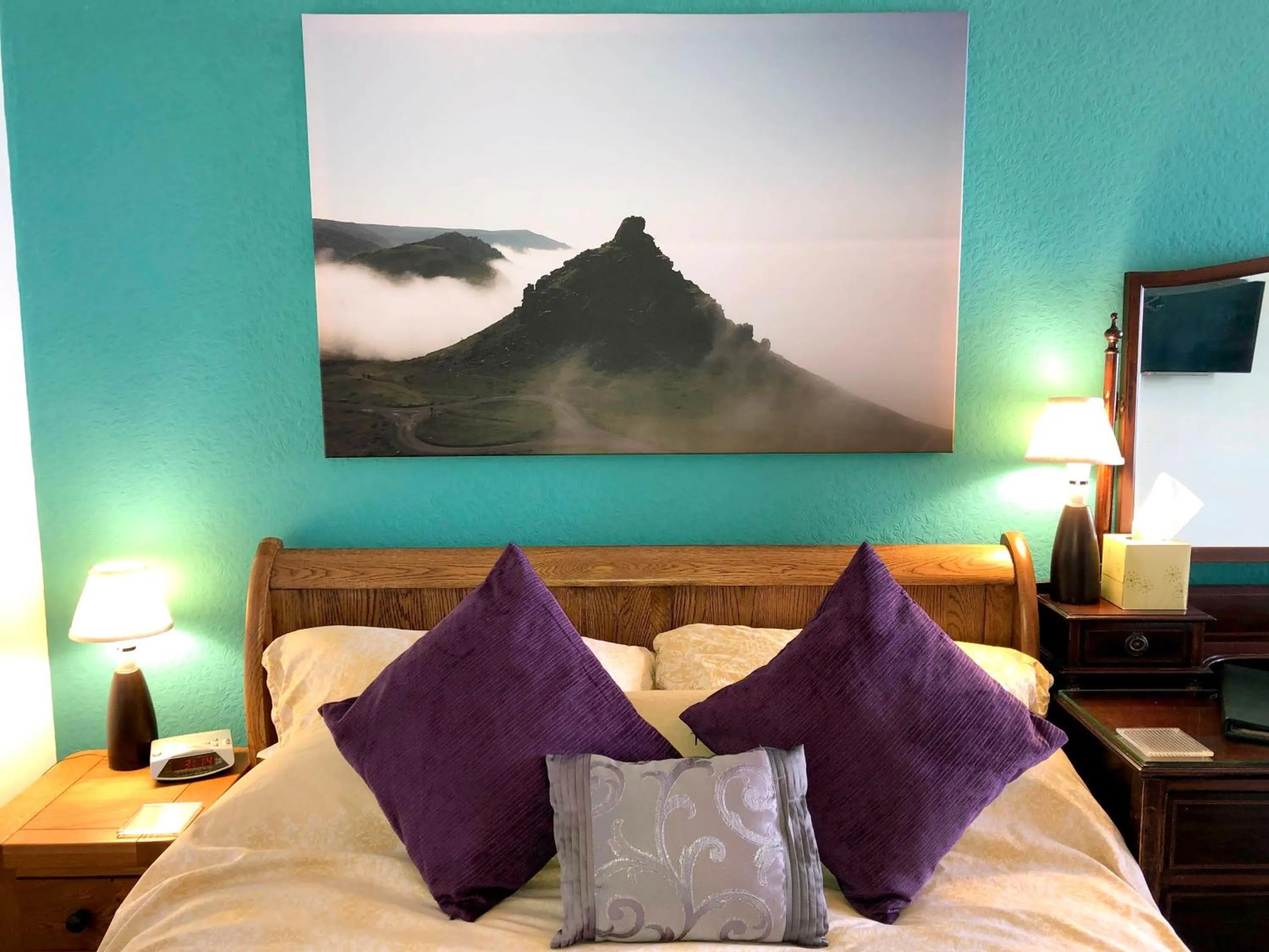 Bedroom, Bed in The North Cliff Hotel