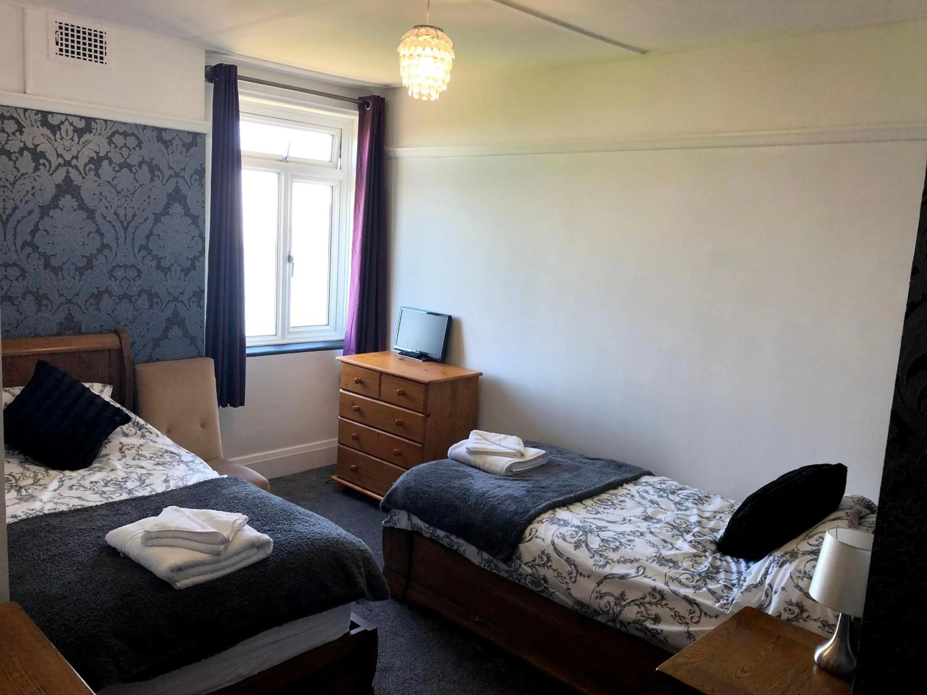 Bedroom, Bed in The North Cliff Hotel